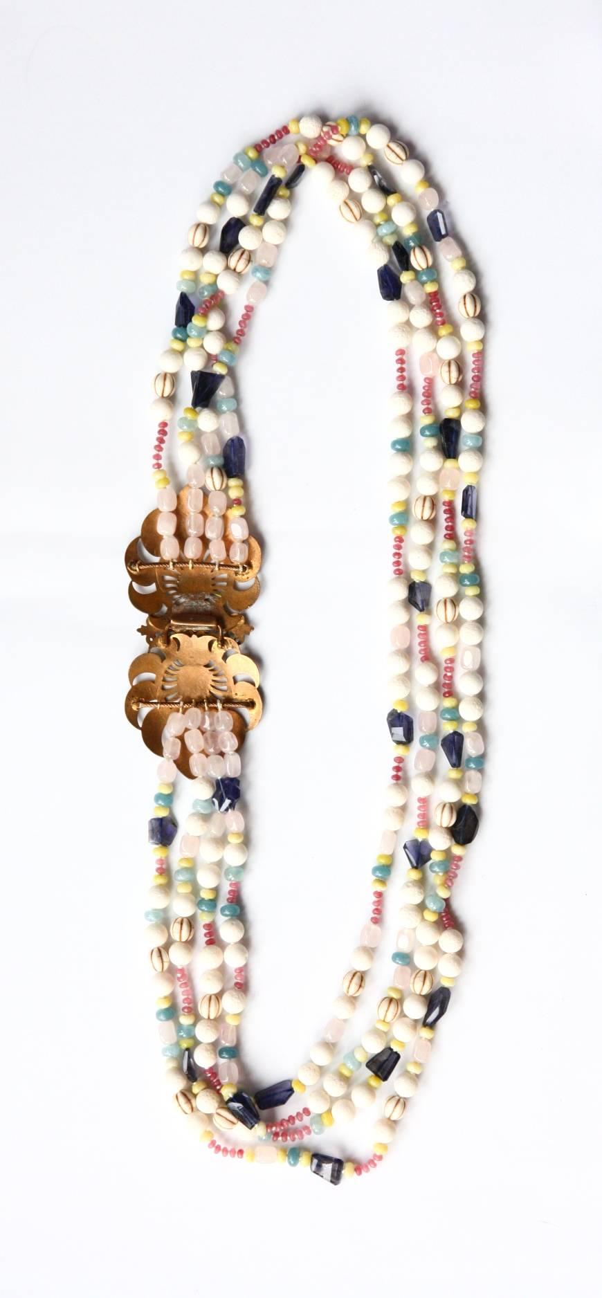 Very special long necklace with white coral madrepora, rose quartz, rhodochrosite, cianite, aquamarine bead mix. on the side beautiful antiques Uzbekistan buckle enamel and bronze. Total length 104cm max.
All Giulia Colussi jewelry is new and has