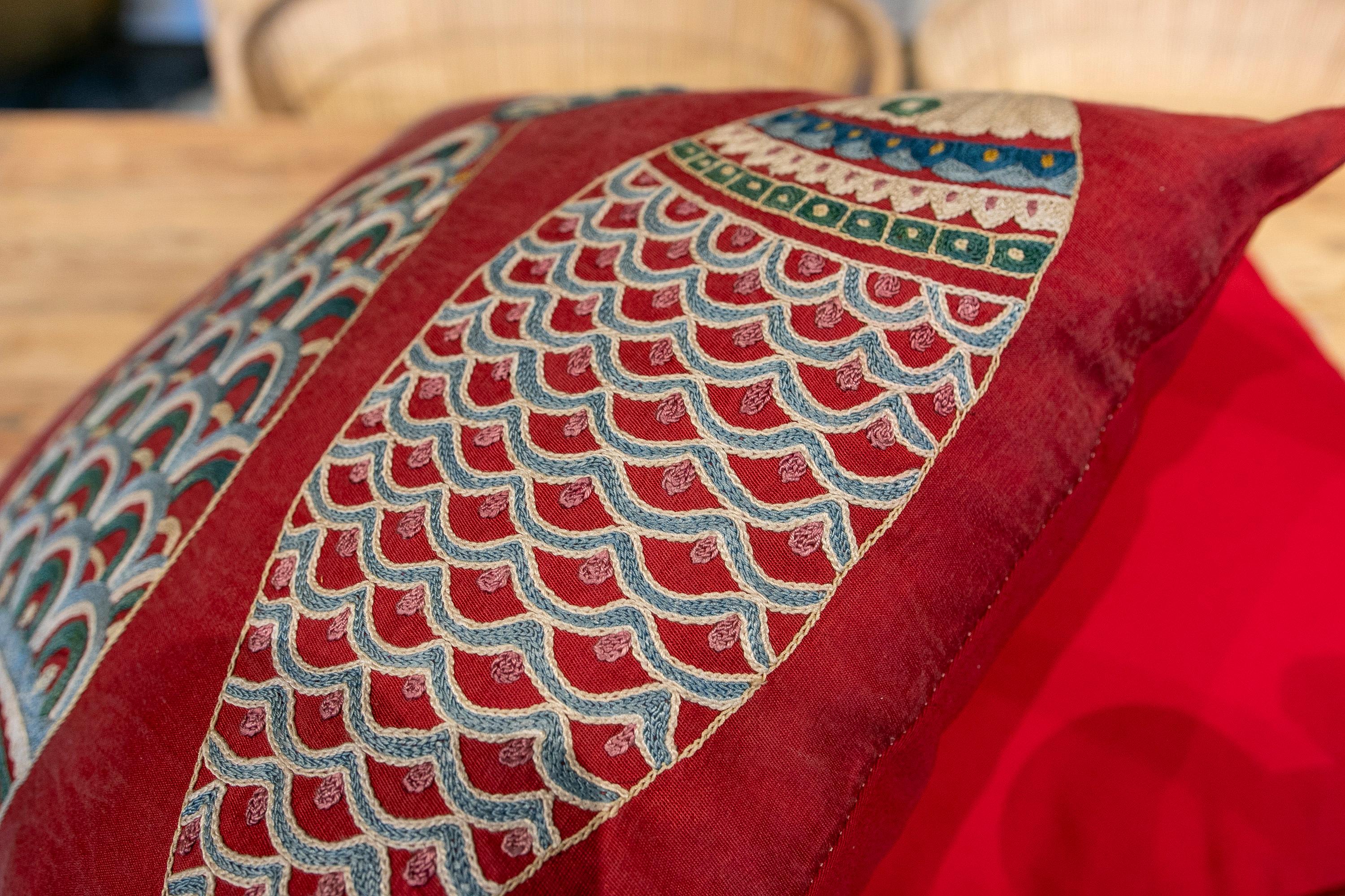 Uzbekistan Suzani Cushion made of Silk and Cotton Fabric in Bright Colours 10