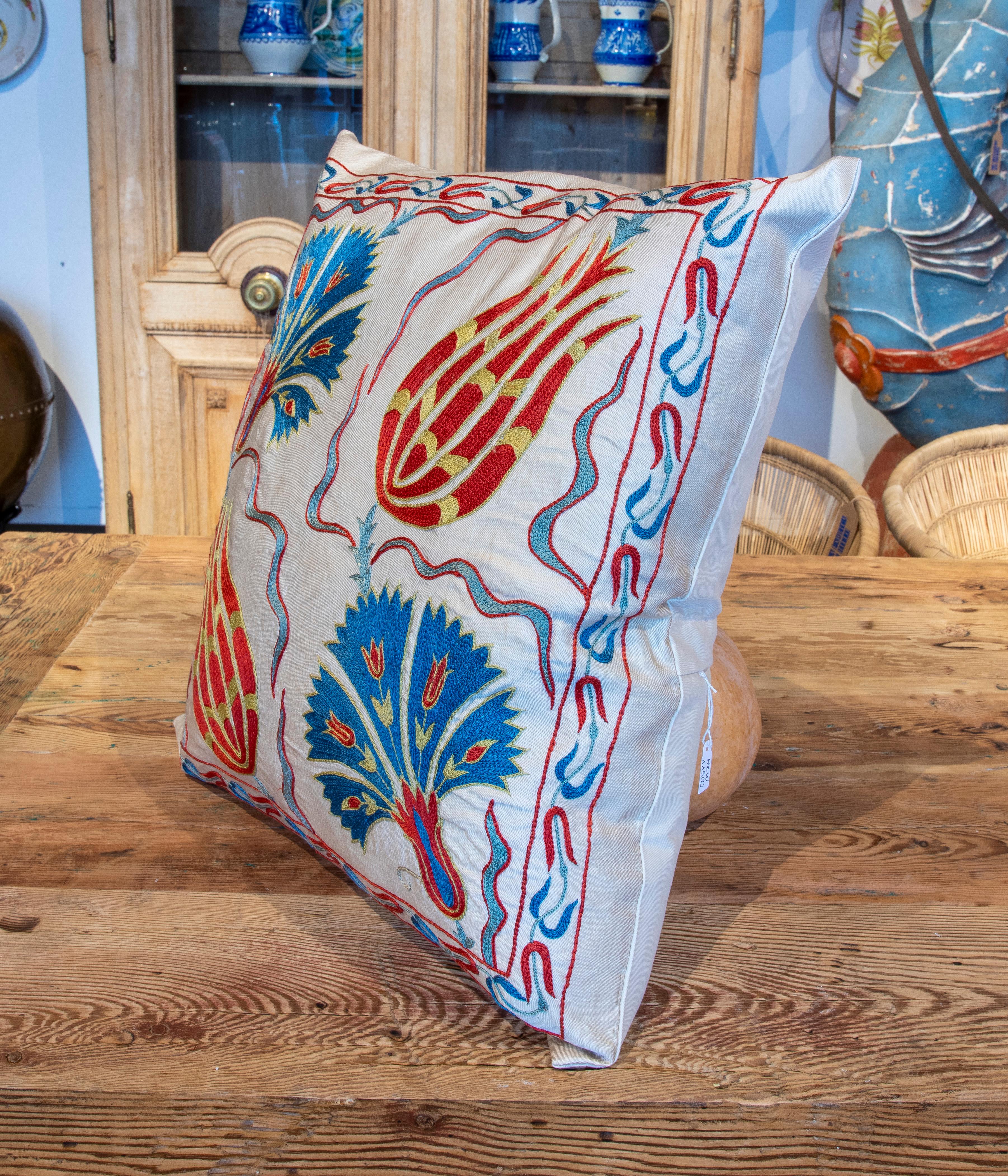 Hand-Woven Uzbekistan Suzani Cushion Made of Silk and Cotton Fabric in Bright Colours