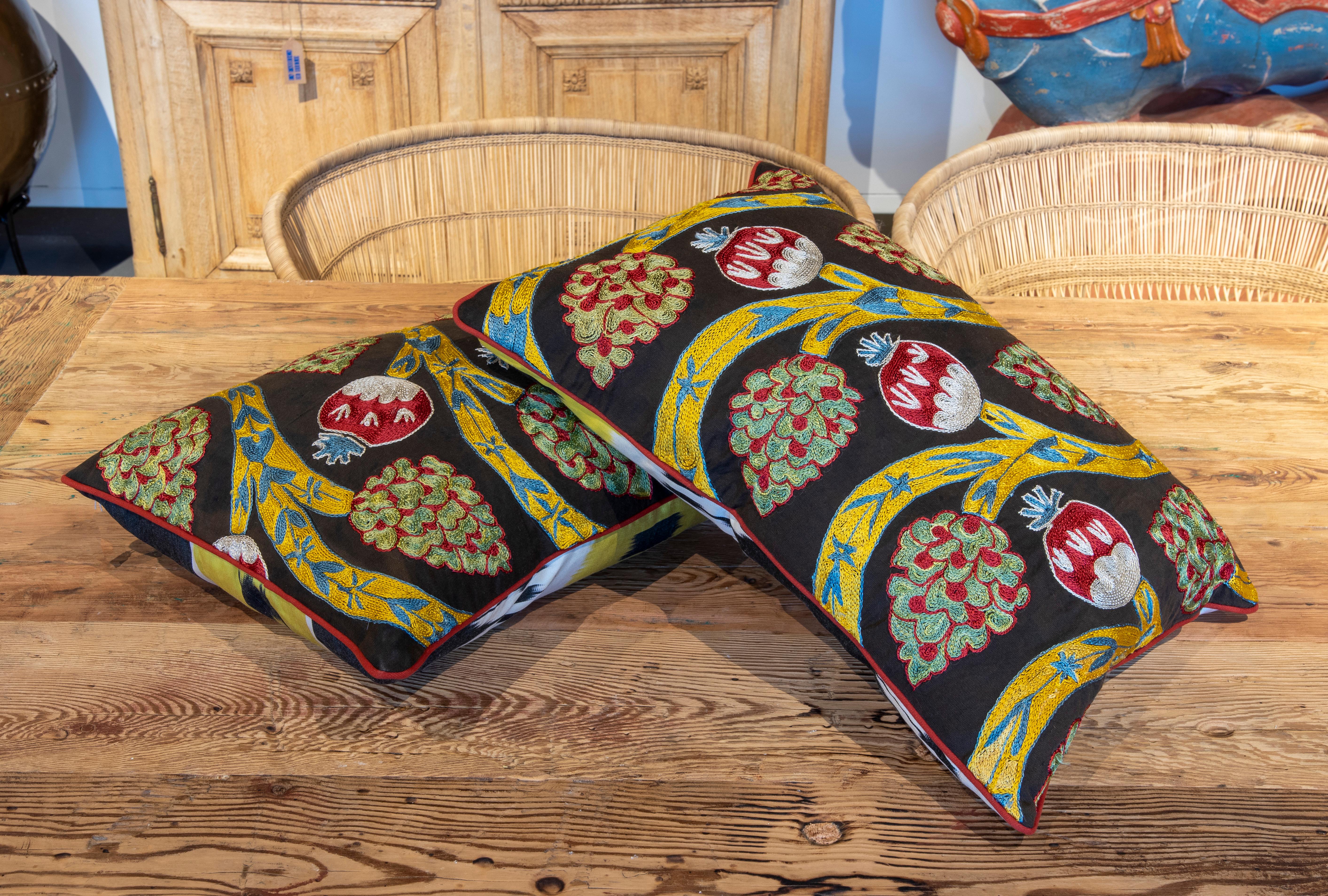 Uzbekistan Suzani Cushion Made of Silk and Cotton Fabric in Bright Colours In Good Condition In Marbella, ES