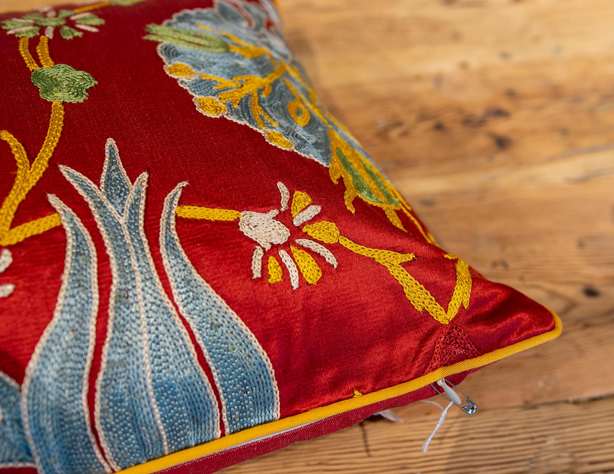 Uzbekistan Suzani Cushion Made of Silk and Cotton Fabric in Bright Colours 3