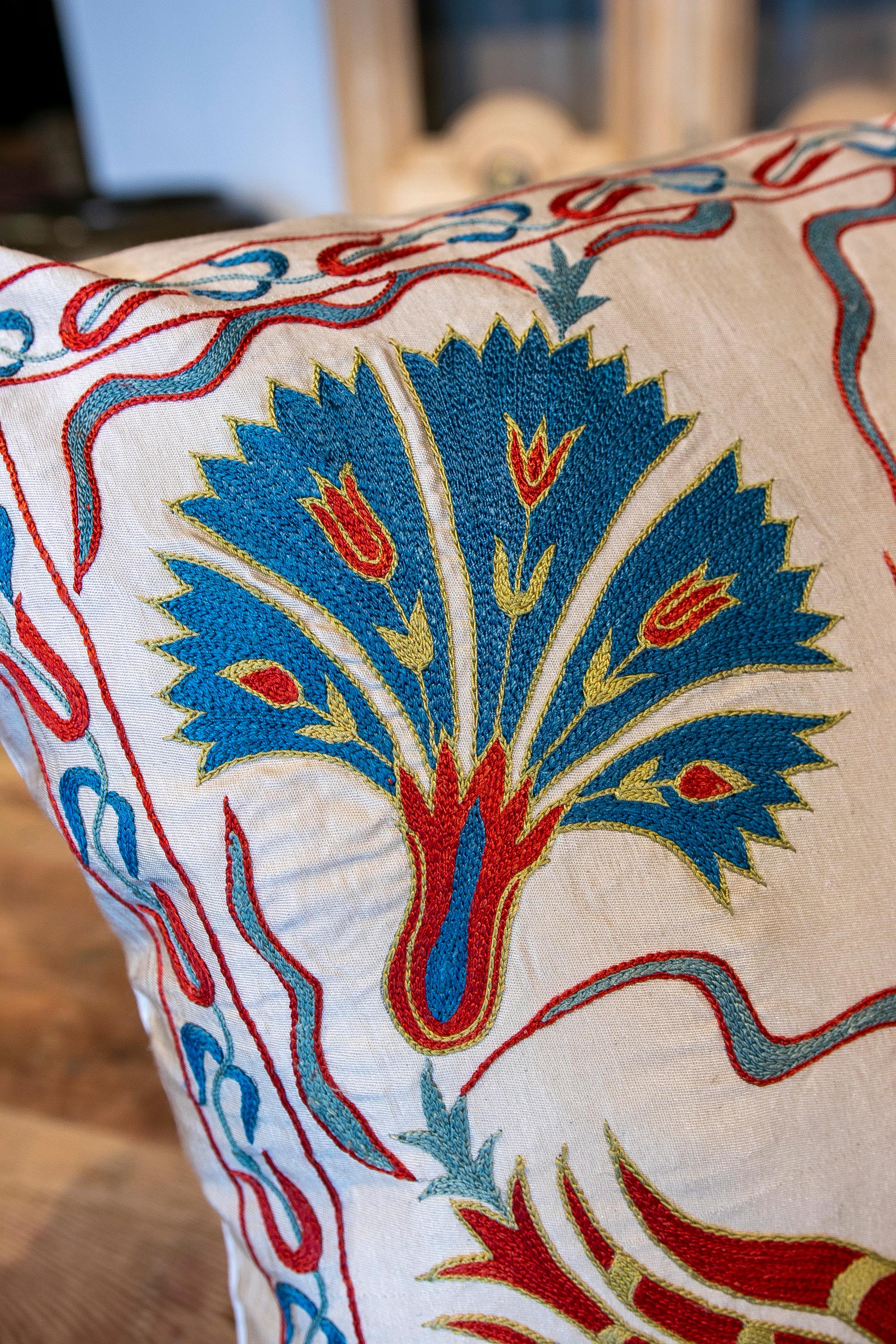 Uzbekistan Suzani Cushion Made of Silk and Cotton Fabric in Bright Colours 4