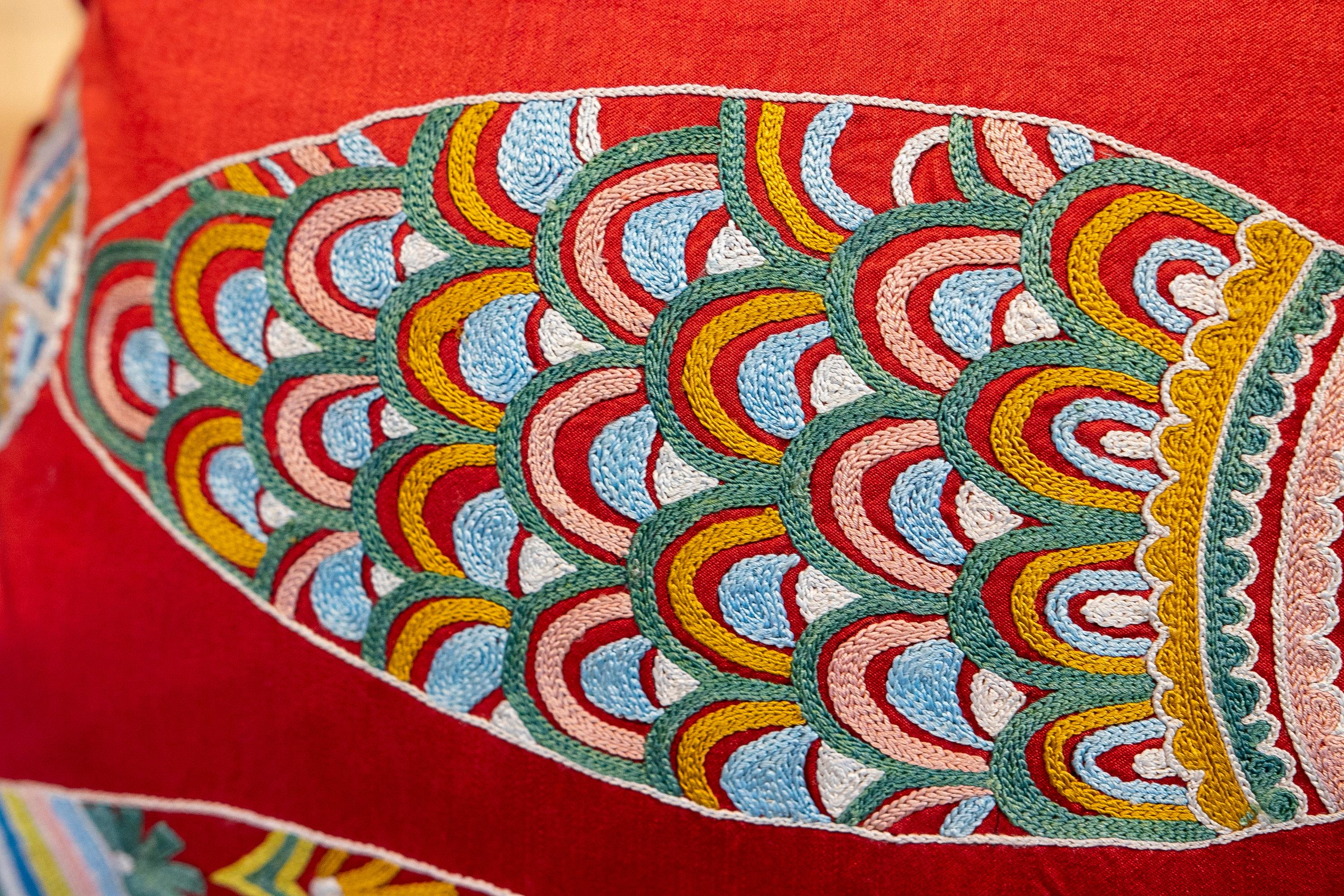 Uzbekistan Suzani Cushion made of Silk and Cotton Fabric in Bright Colours 4