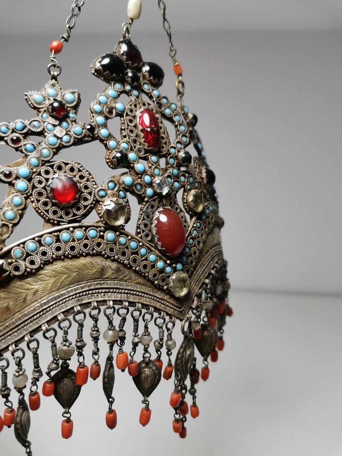 Uzbekistan, Tajikistan: a Rare, Old ‘Bridal Crown’ 20th Century For Sale 2