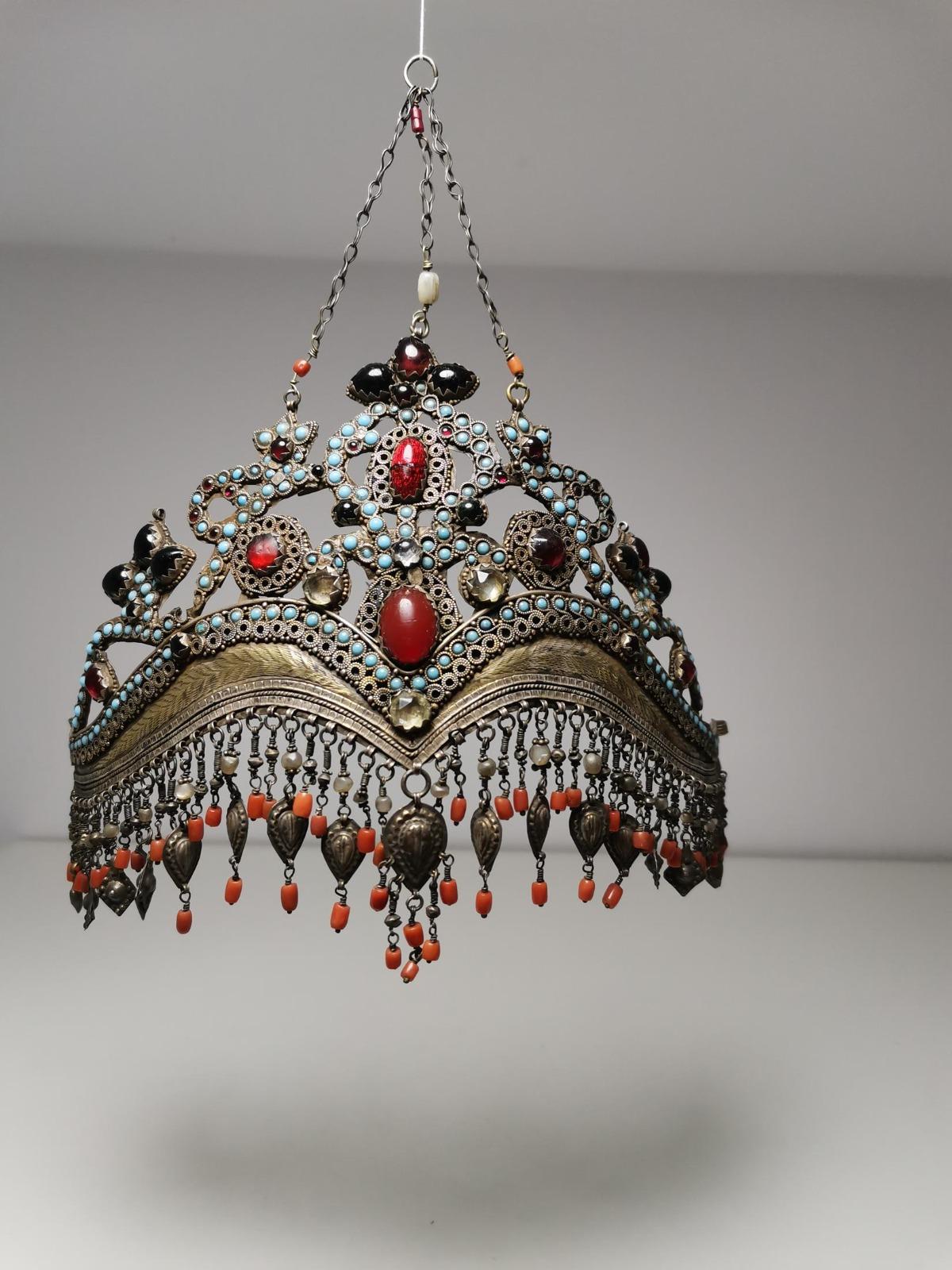 Uzbekistan, Tajikistan: a Rare, Old ‘Bridal Crown’ 20th Century In Good Condition For Sale In Madrid, ES