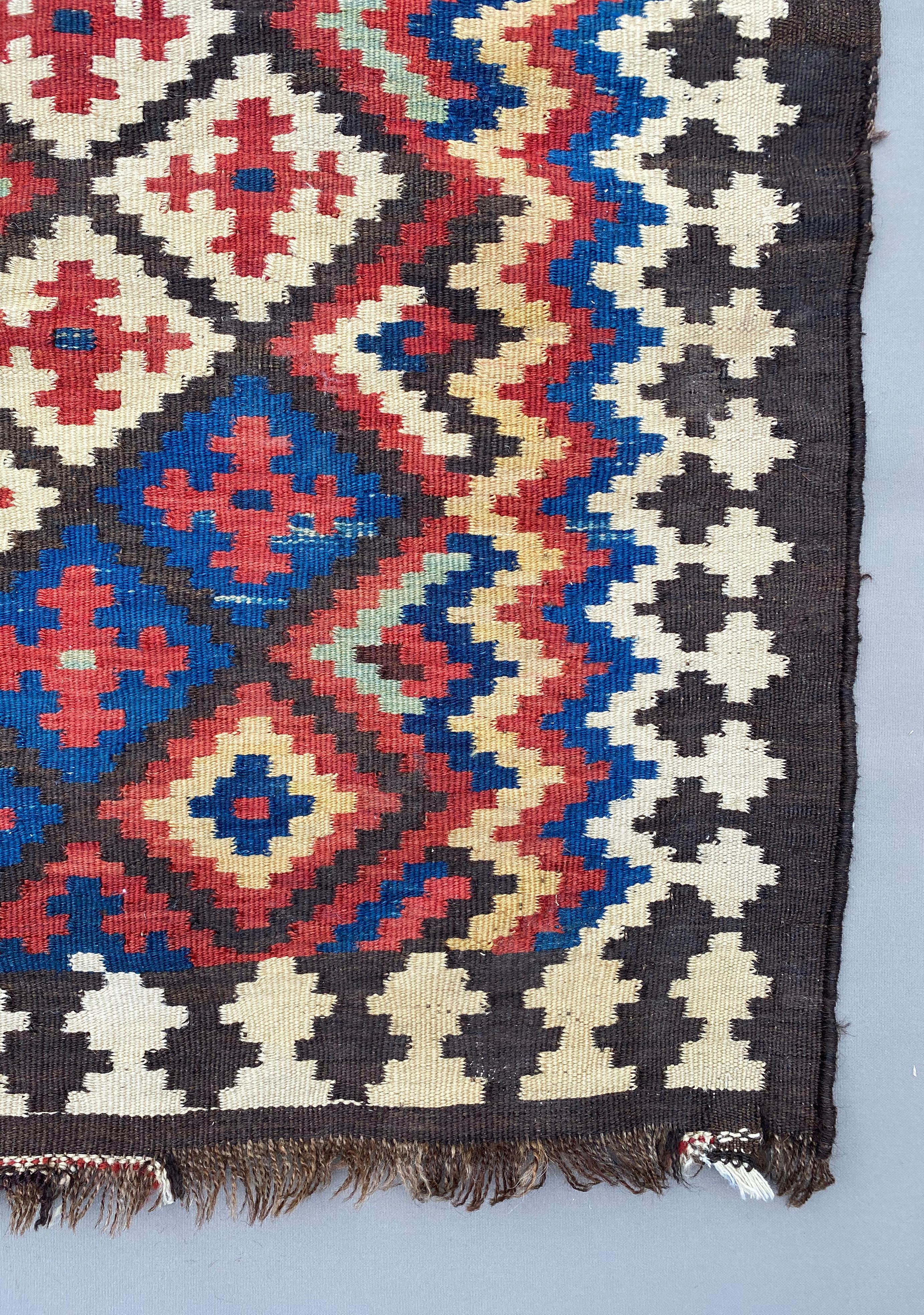 Uzbekistan Tartari Ranghi Kelim-Teppich aus Wolle, frühes 20. Jahrhundert (Usbekisch) im Angebot