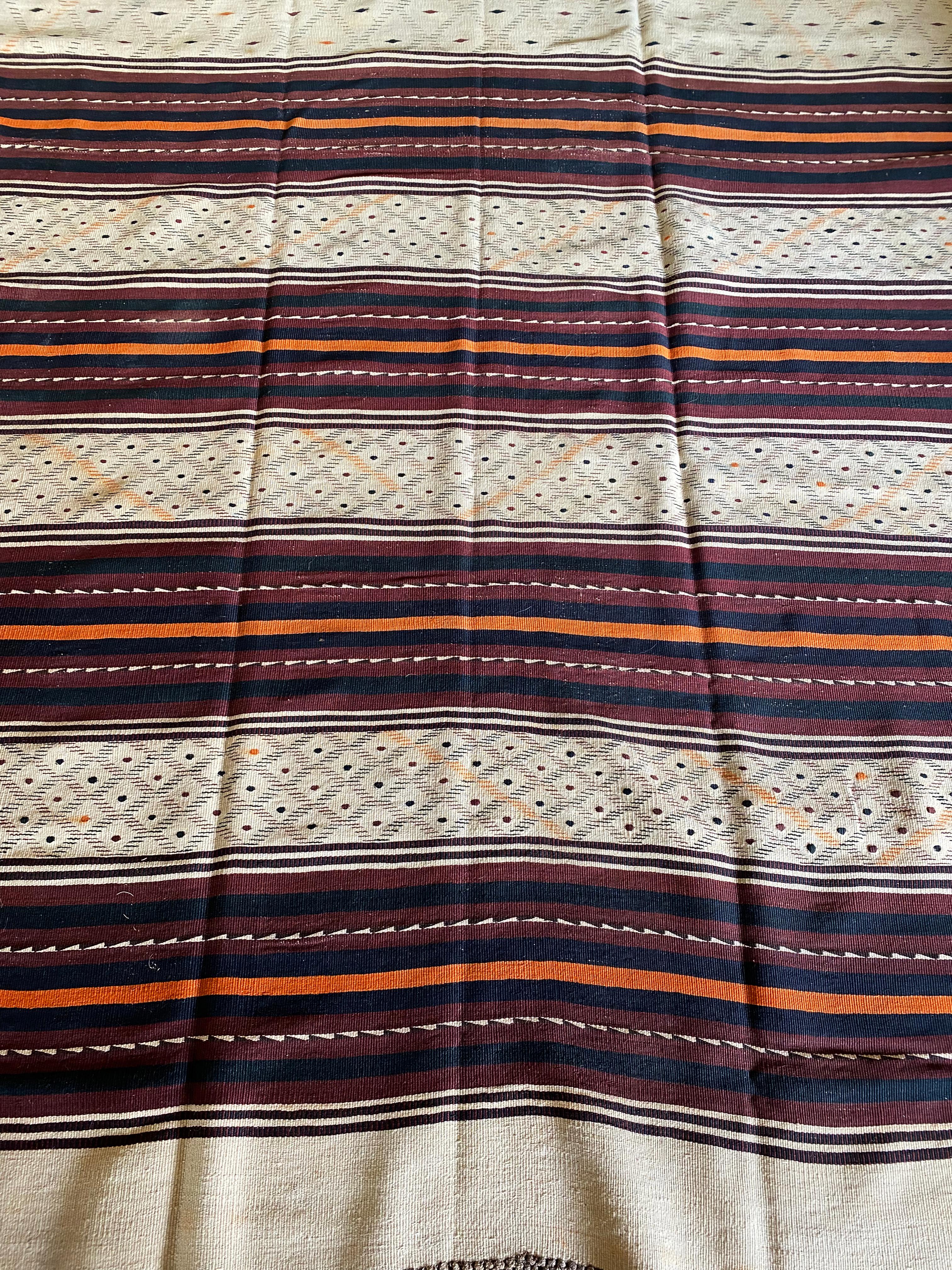 This large antique Uzbekistan Tartari Safid Kilim was crafted from the prolific and diverse Uzbek weavers of Sar-i-Pul. It was crafted using a distinct weave double-interlock technique. Safid means white and these kilims have unusually large areas