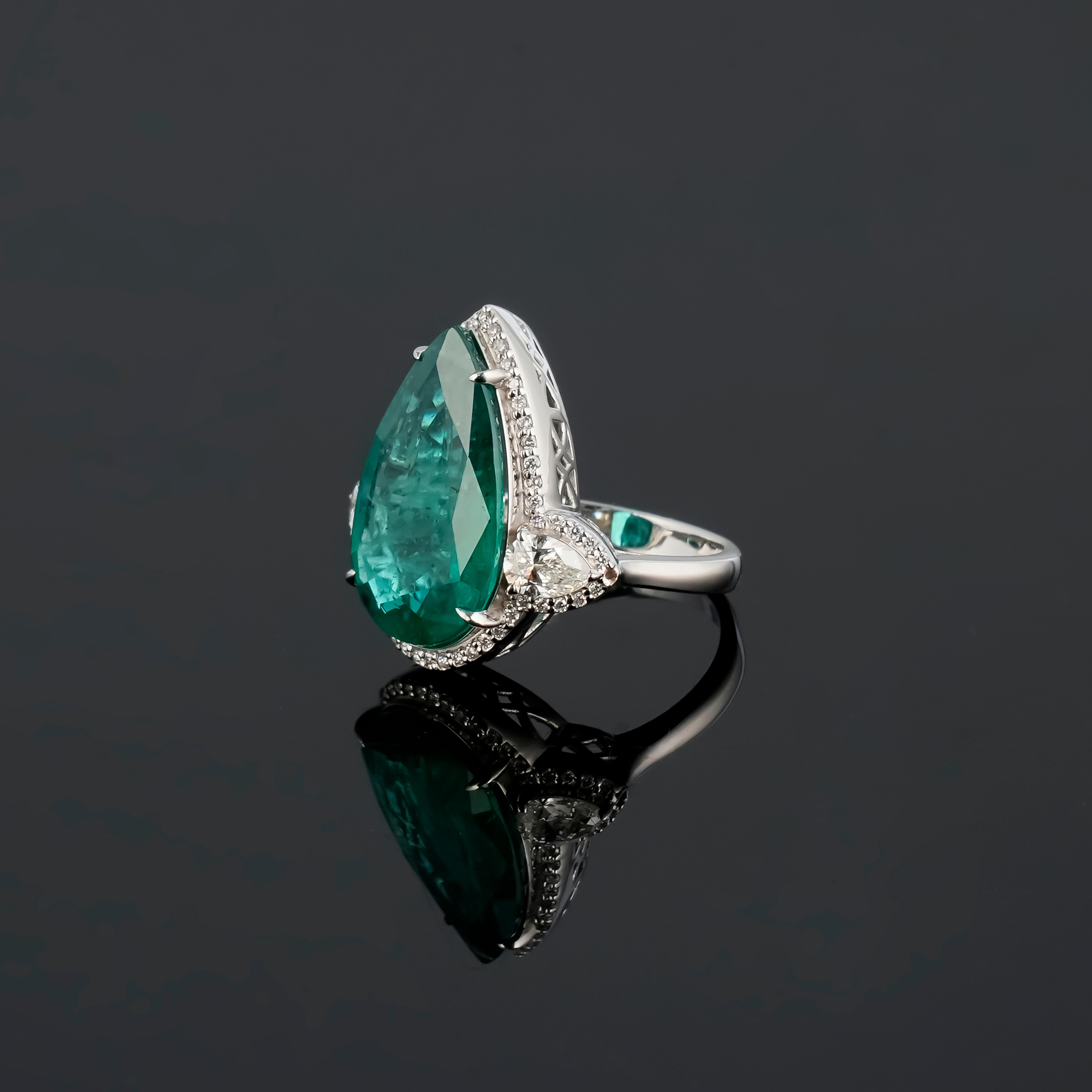 Modern Certified 9.37 Carat Emerald Pear Shape and Diamond Three Stone Cocktail Ring For Sale