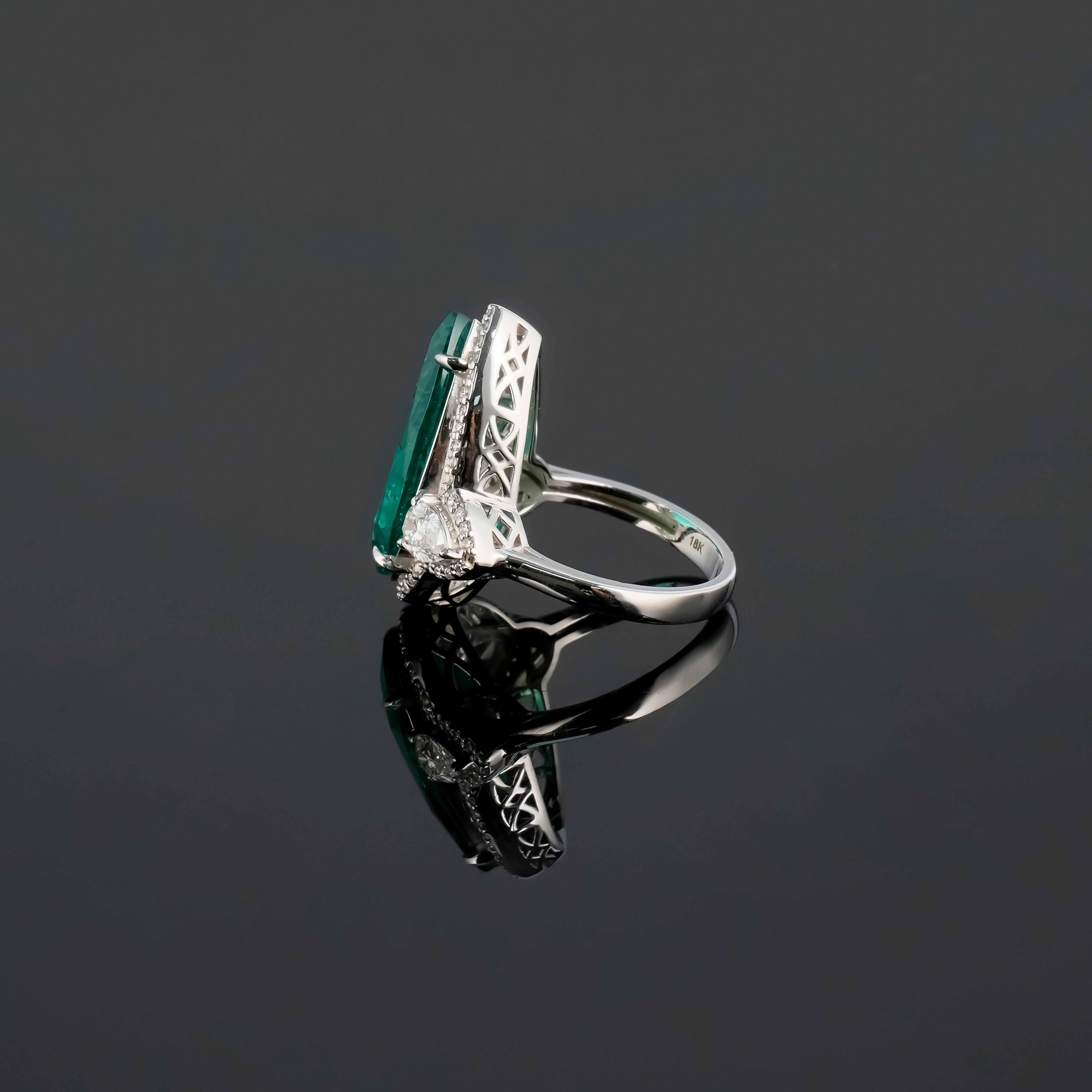 Pear Cut Certified 9.37 Carat Emerald Pear Shape and Diamond Three Stone Cocktail Ring For Sale