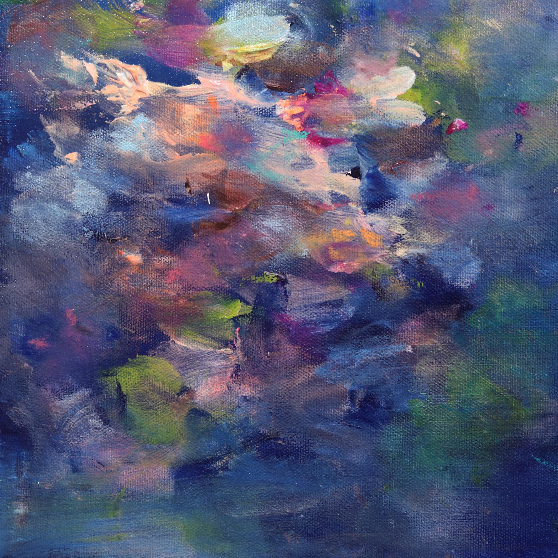 Floating on Water Lilies – Blaues abstraktes, geblümtes Landschaftsgemälde im Angebot 4