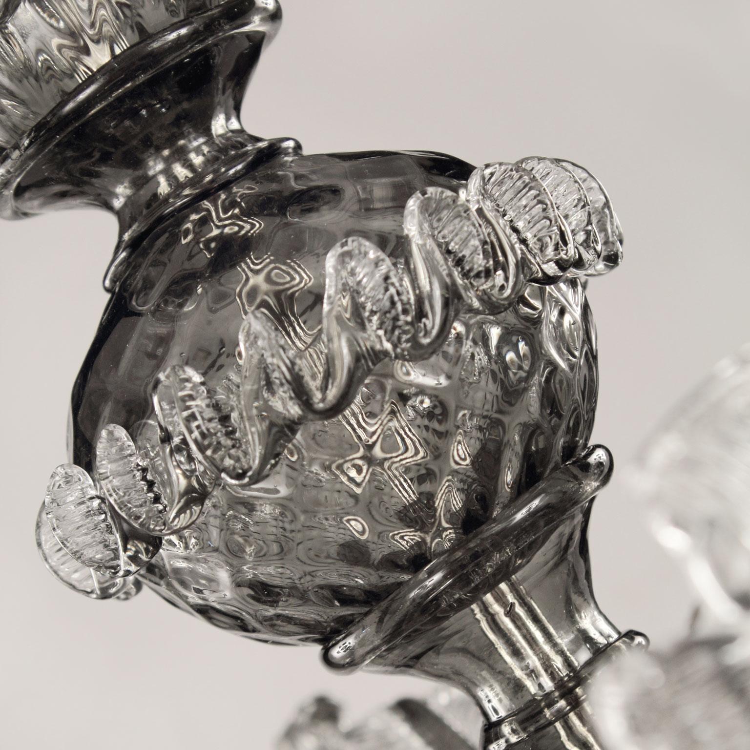 Autre Lustre de style vénitien à 5 bras en verre de Murano gris avec détails transparents par Multiforme en vente