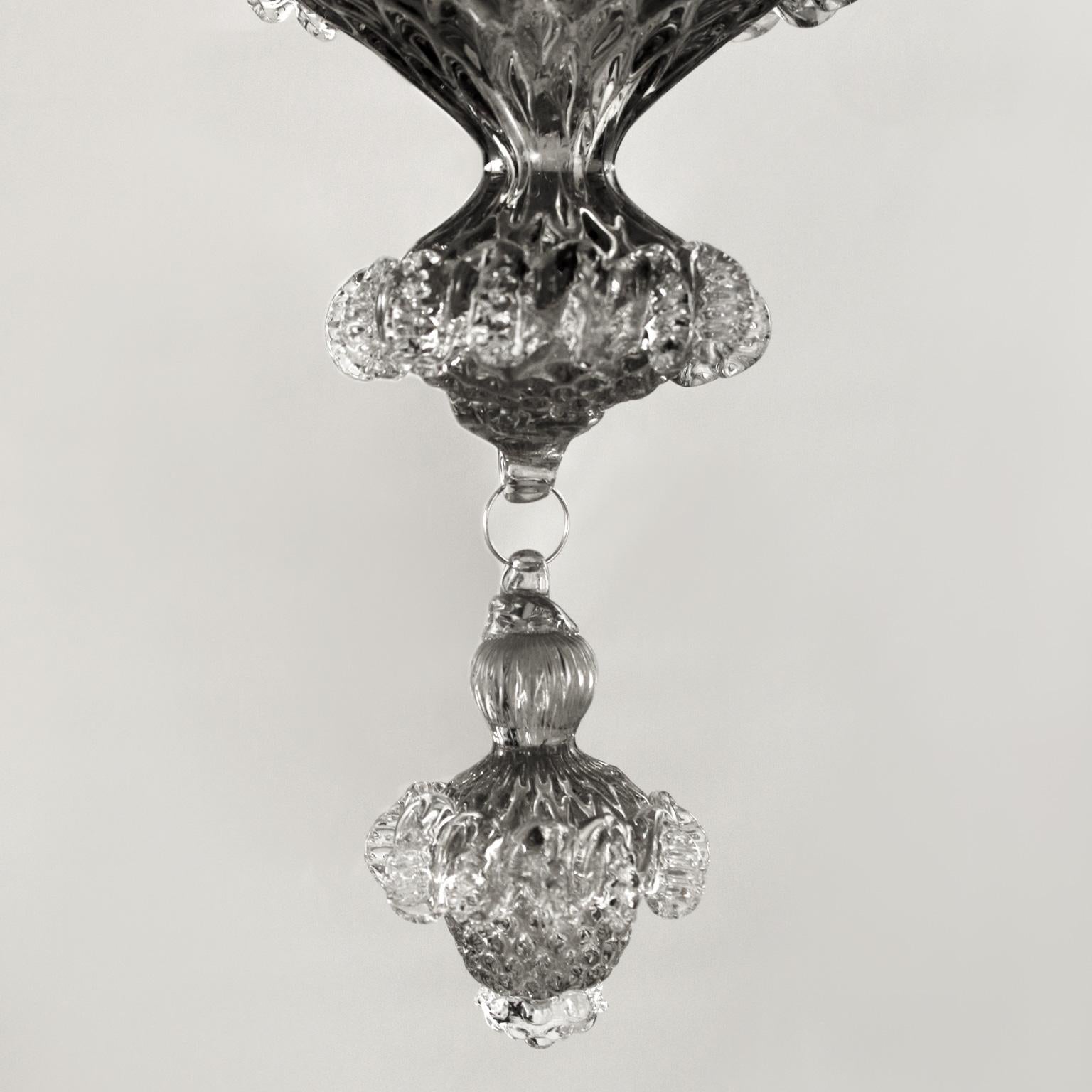 XXIe siècle et contemporain Lustre classique fabriqué à la main à 5 bras en verre de Murano gris clair par Multiforme en vente