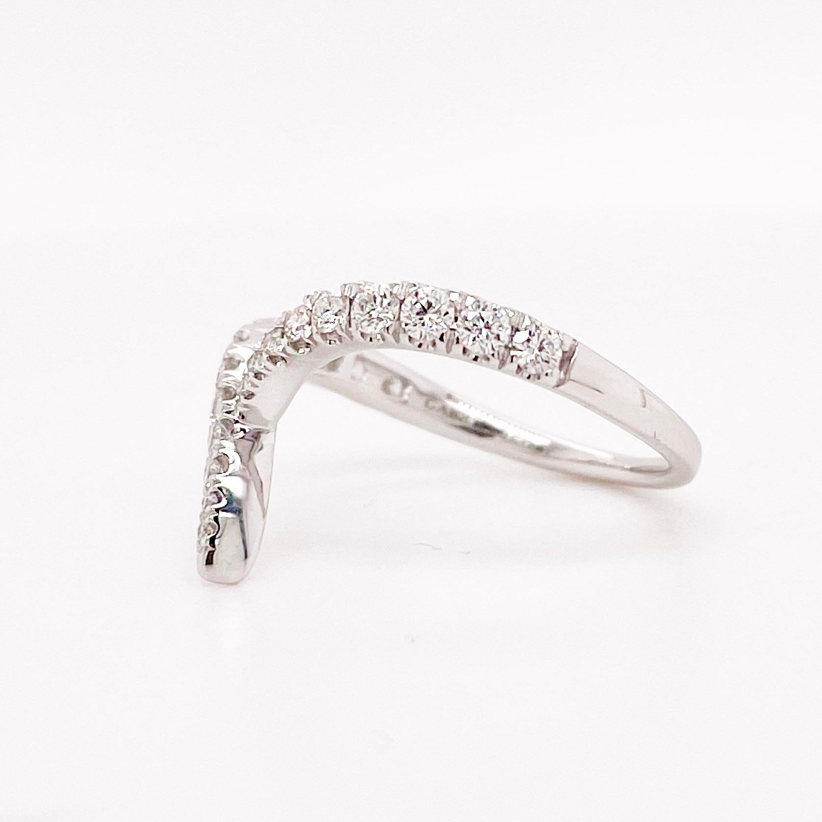 For Sale:  V Diamond Band Ring 14K White Gold, 20 Diamonds in Iconic Design, Wedding Band 2