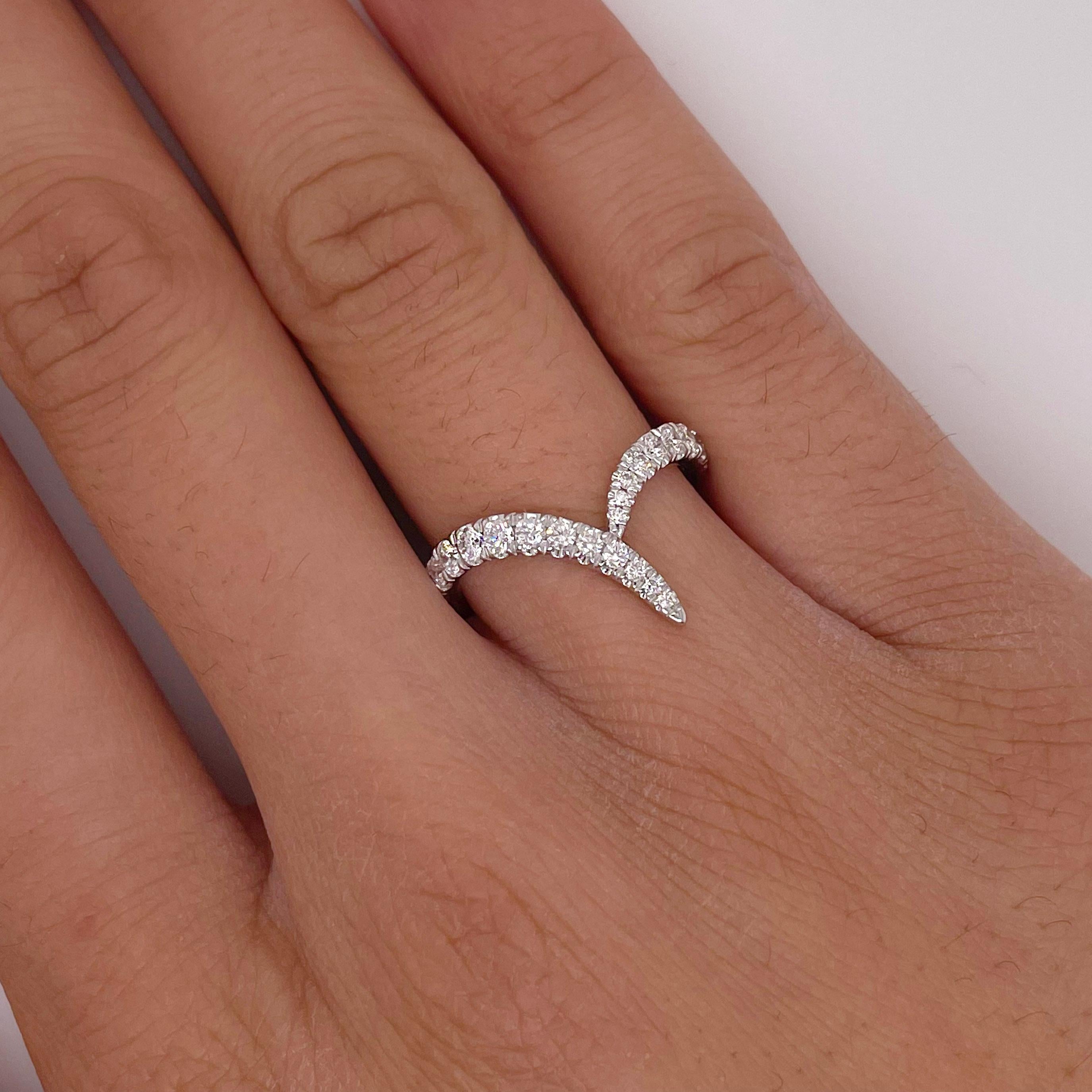 For Sale:  V Diamond Band Ring 14K White Gold, 20 Diamonds in Iconic Design, Wedding Band 4