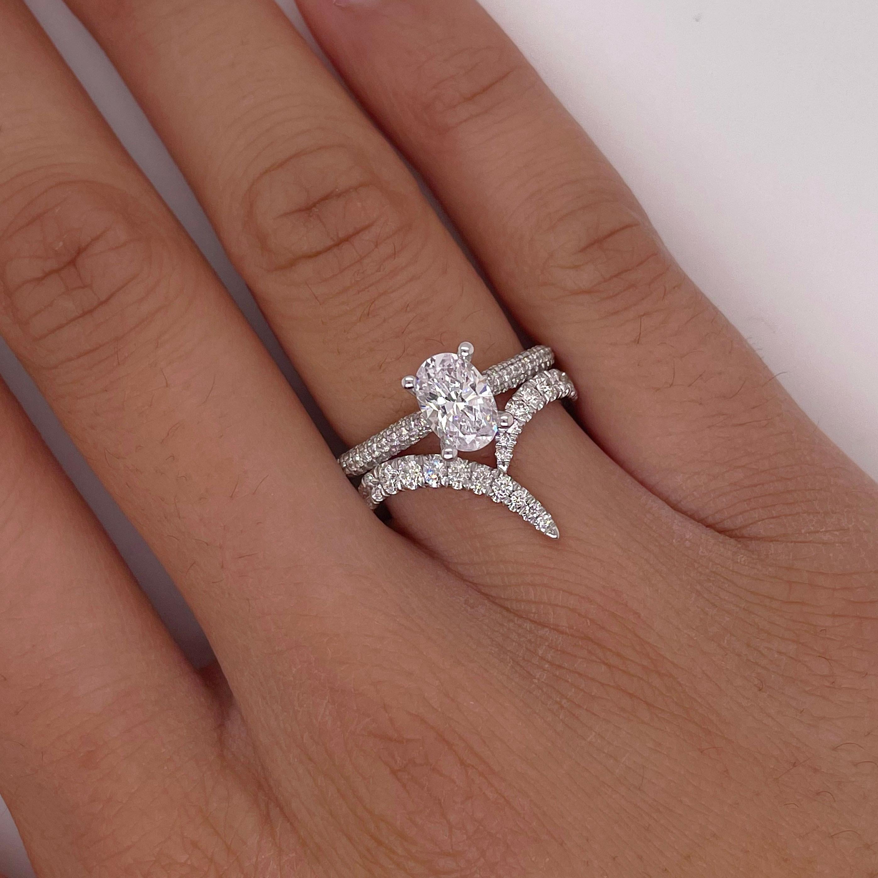 Im Angebot: V Diamantring 14K Weißgold, 20 Diamanten in ikonischem Design, Ehering () 5