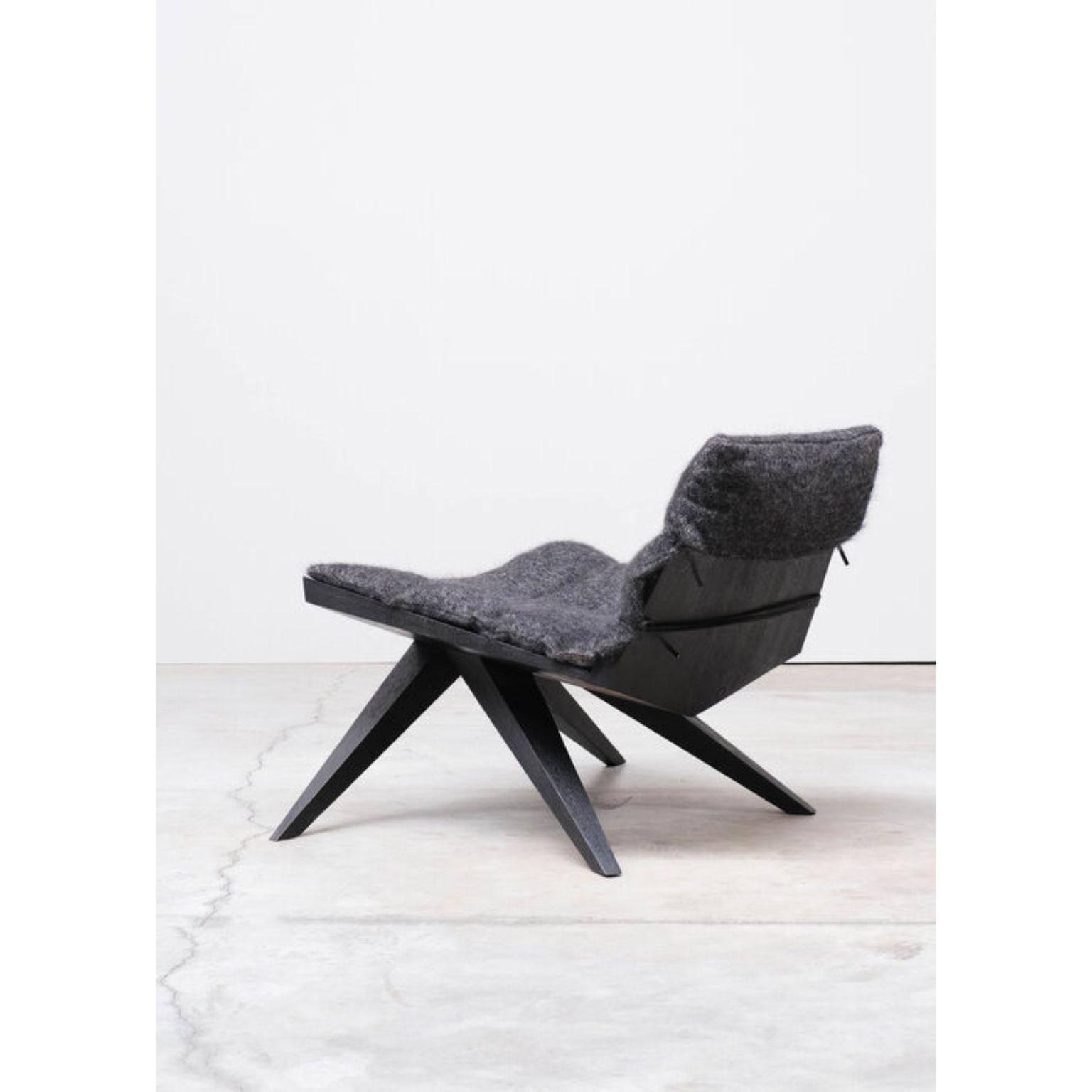 Moderne Chaise V en bois d'Iroko par Arno Declercq en vente