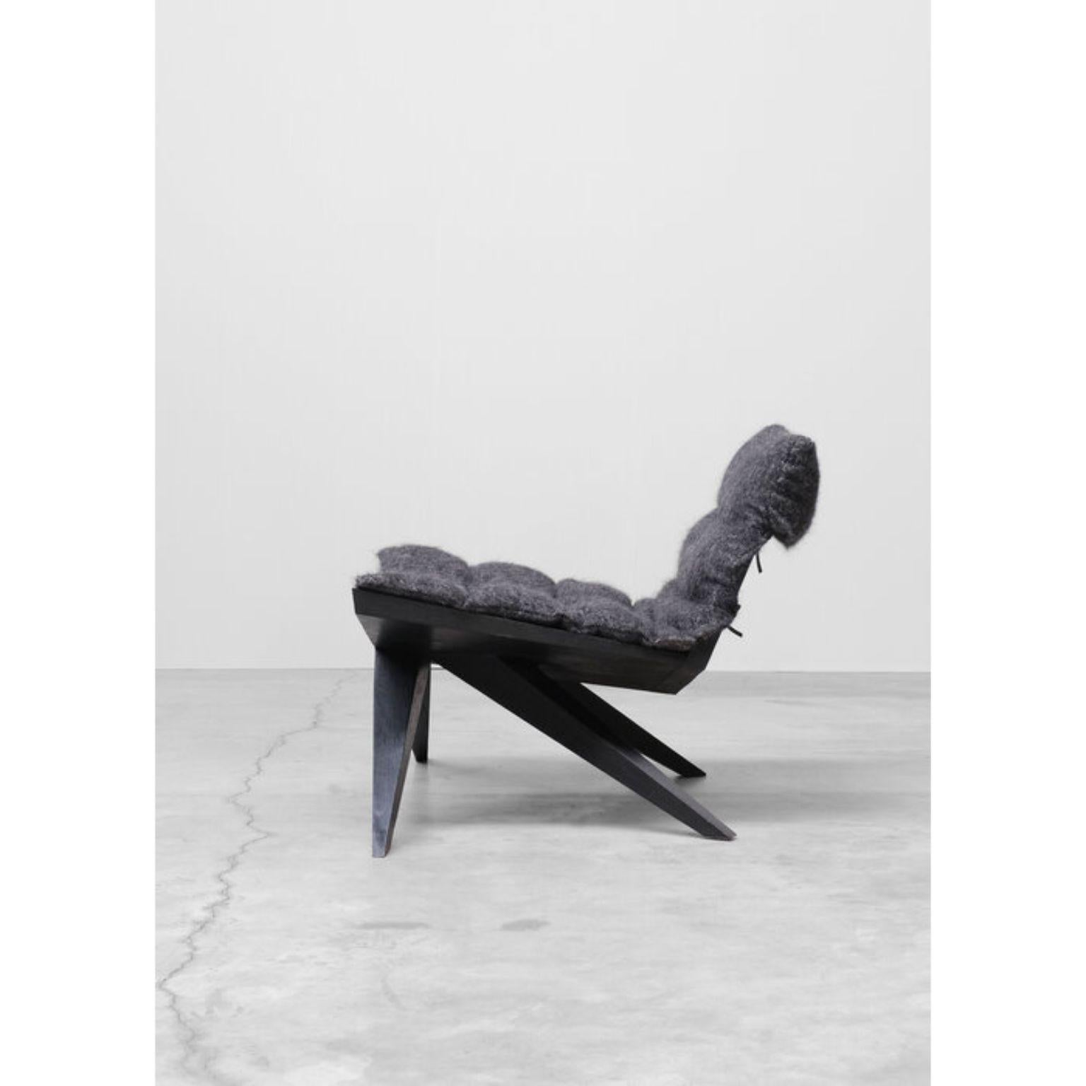 Chaise V en bois d'Iroko par Arno Declercq Neuf - En vente à Geneve, CH