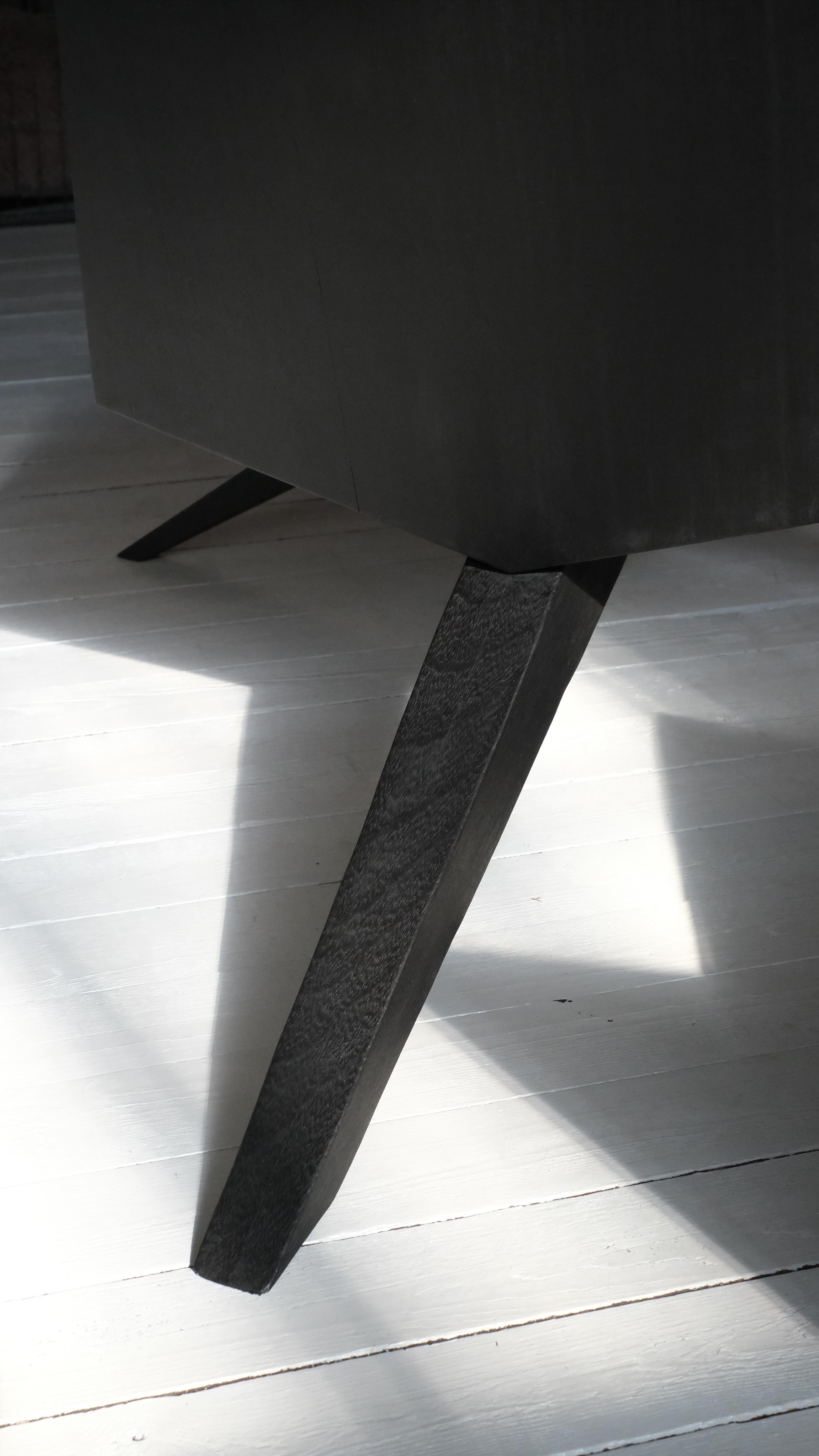 V-Easy Chair für Herren von Arno Declercq (Holz) im Angebot