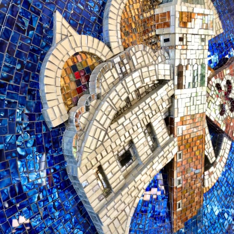 “V Element” è una scultura contemporanea a parete ispirata alla bellezza senza tempo di Venezia, dove l’architettura emerge dall’acqua come un sogno ancorato alla storia.

Quattro iconici elementi veneziani — il Campanile di San Marco, la Ca’ d’Oro,