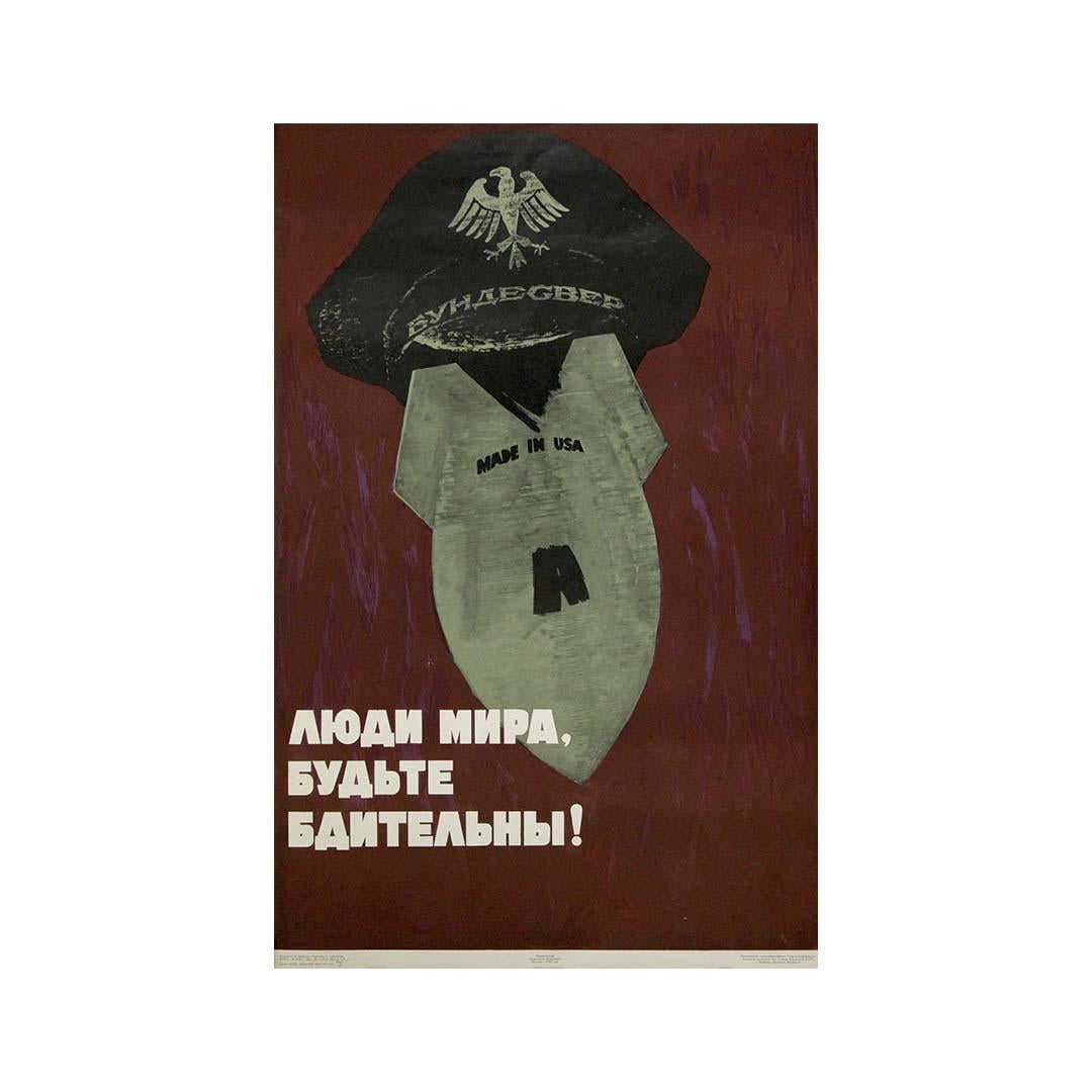 Affiche de propagande soviétique originale de 1967 People of the World, Be Vigilant! URSS en vente 2
