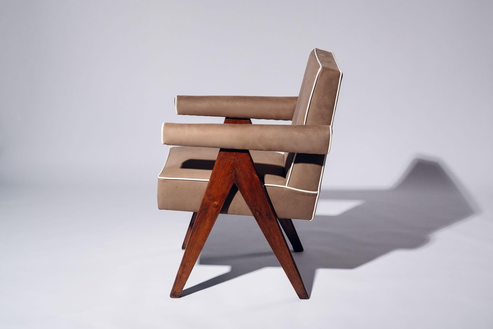 Mid-Century moderno V-leg Committee Chair by Pierre Jeanneret for Chandigarh, India, Circa 1953-54 in vendita