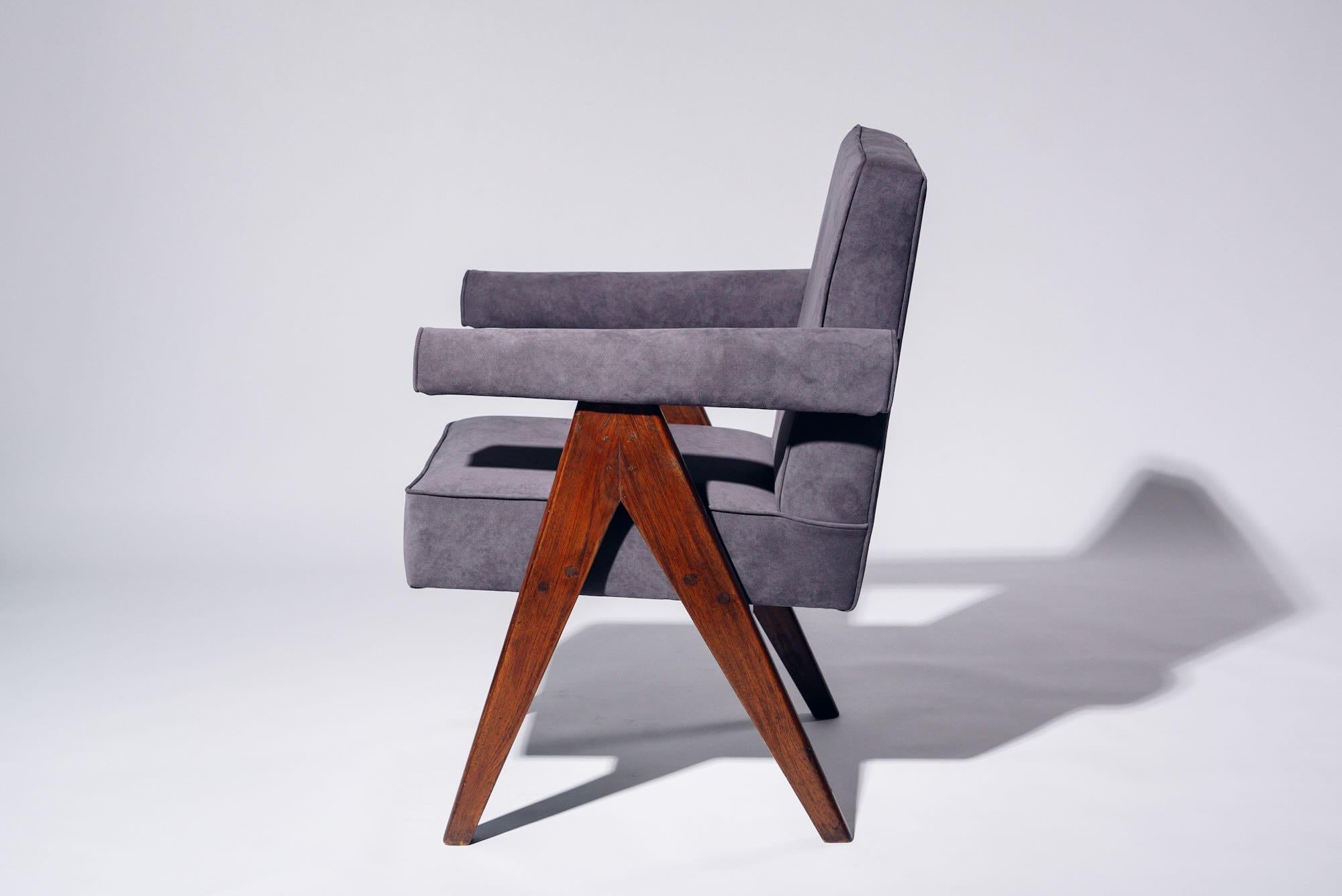 Mid-Century moderno V-leg Committee Chair by Pierre Jeanneret for Chandigarh, India, Circa 1953-54 in vendita