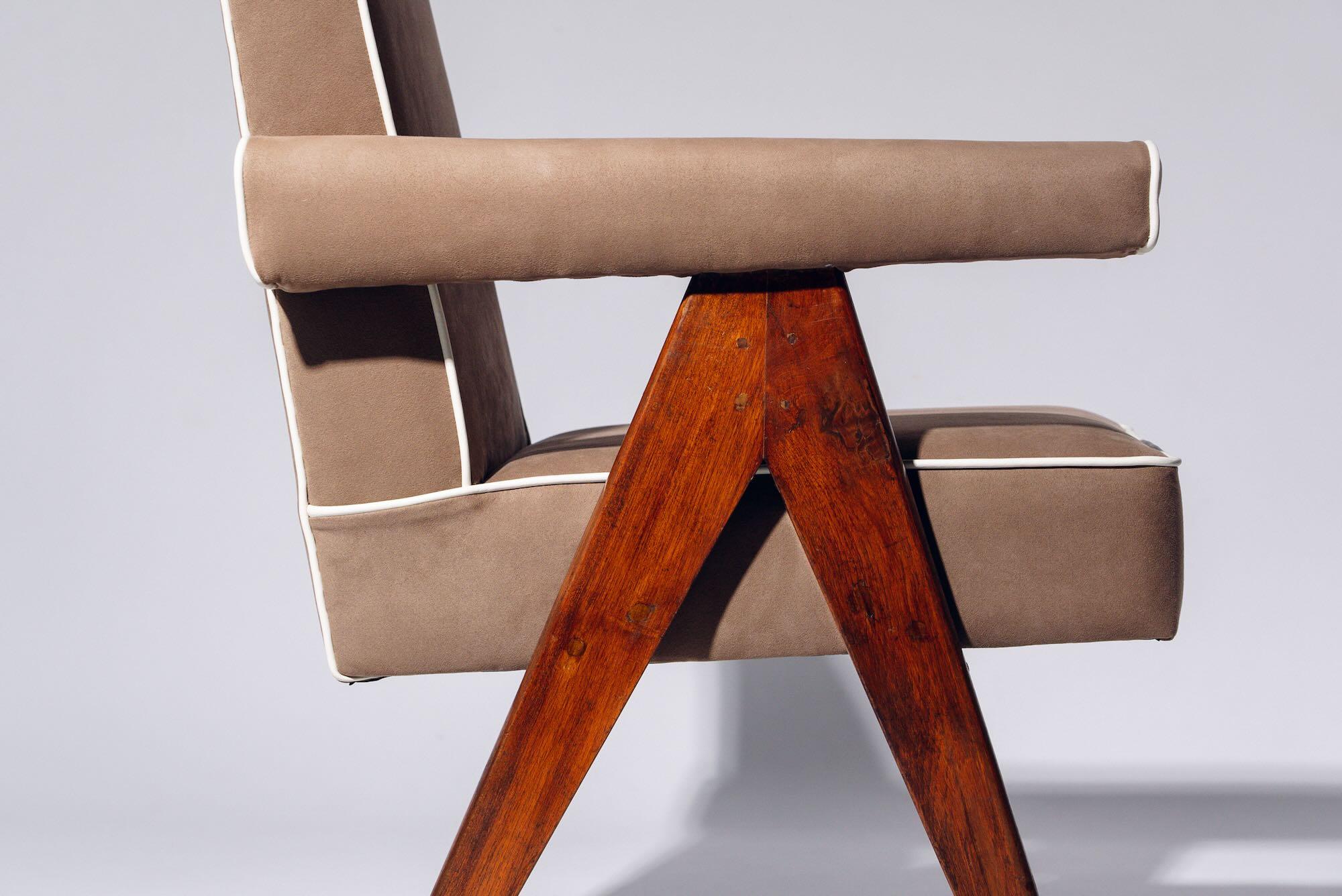 Teak V-leg Committee Chair by Pierre Jeanneret for Chandigarh, India, Circa 1953-54 in vendita
