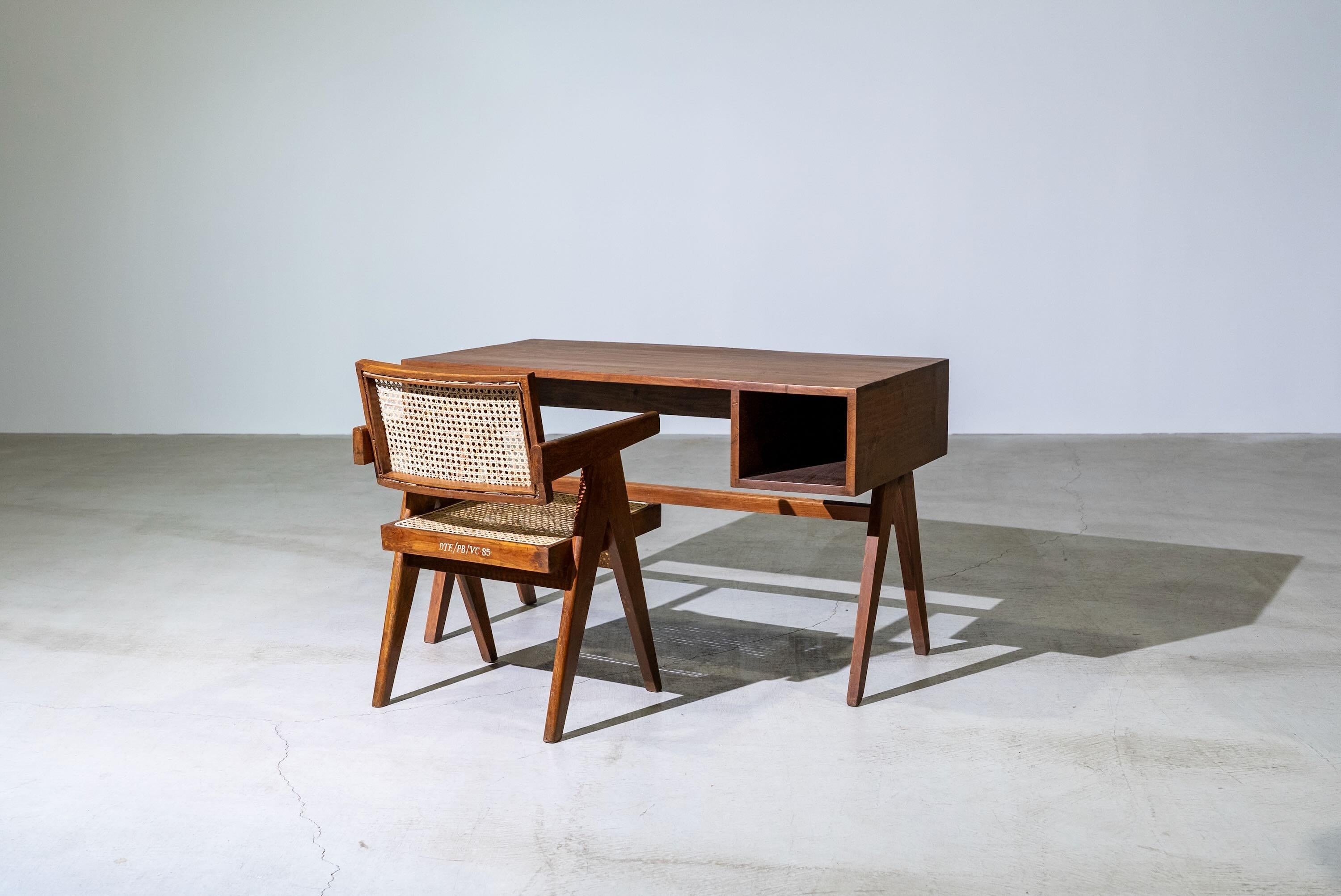 V-leg Desk With hole by Pierre Jeanneret for Chandigarh, India, Circa 1960 For Sale 1