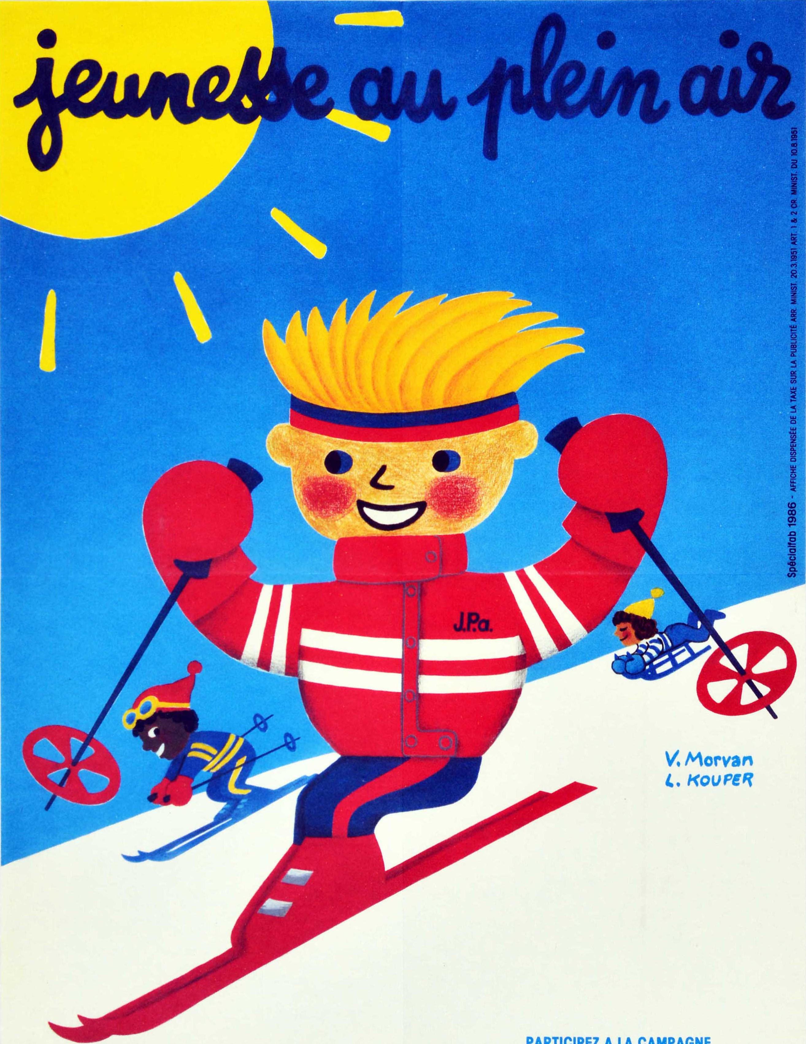 Original vintage ski travel poster - Jeunesse au plein air / Youth in the outdoors - featuring a cartoon style image of a young smiling young boy wearing a headband and skiing down a slope with another boy skiing at speed in front of a girl on a