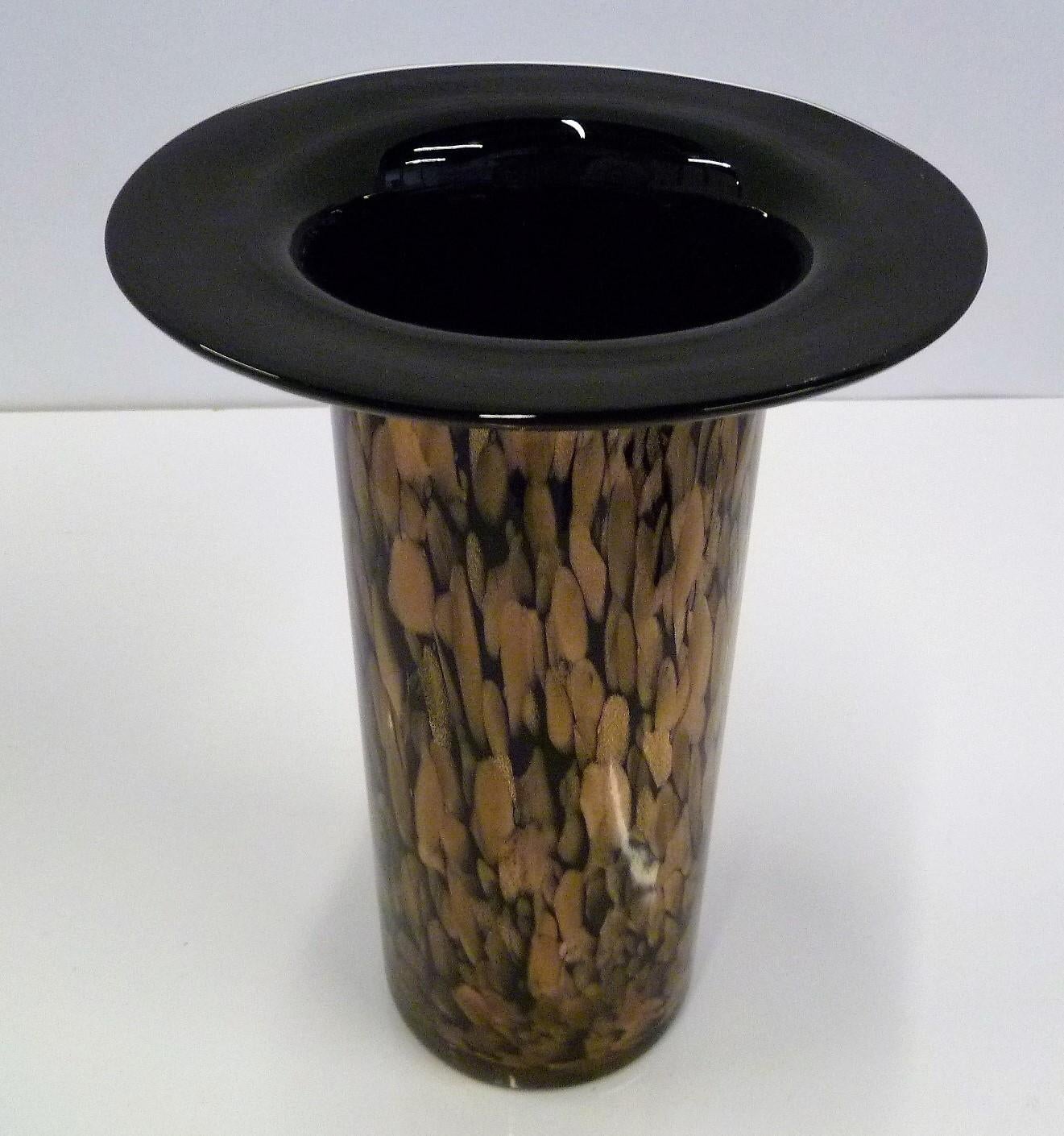 Mid-Century moderno V. Nason Attribuito Vaso cilindrico moderno in vetro di Murano nero avventurina, anni '70 in vendita