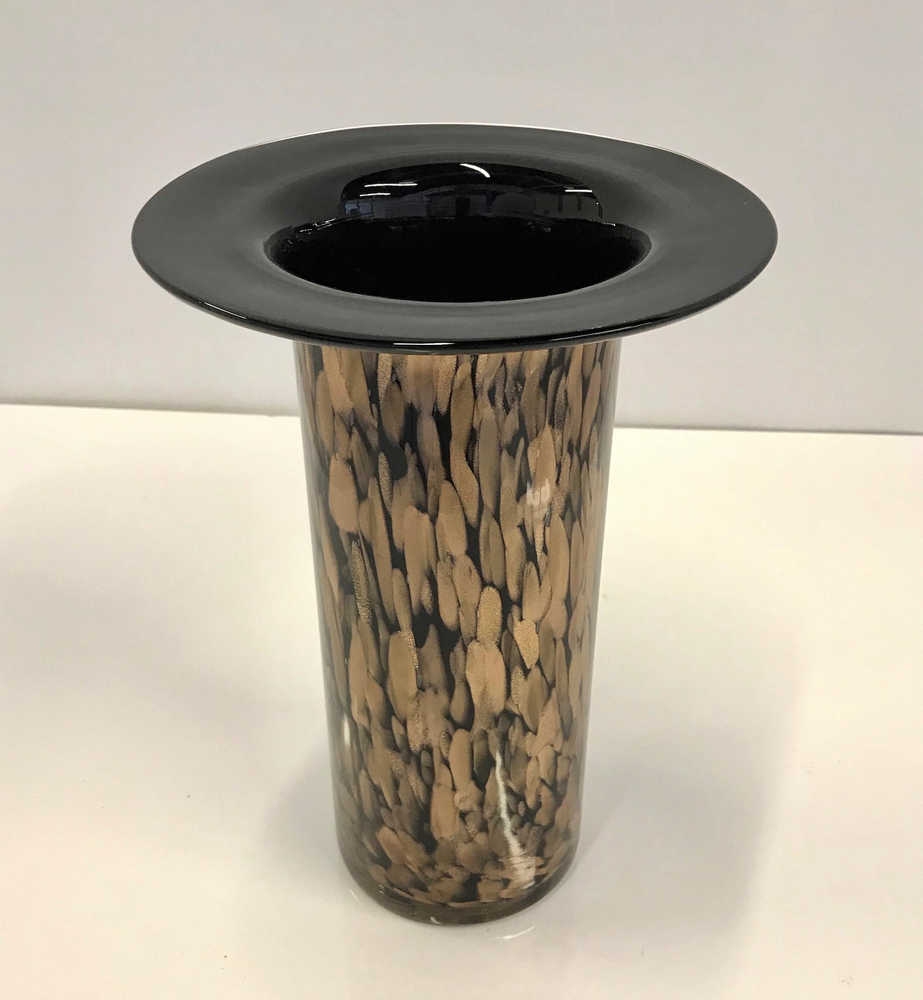 Italiano V. Nason Attribuito Vaso cilindrico moderno in vetro di Murano nero avventurina, anni '70 in vendita