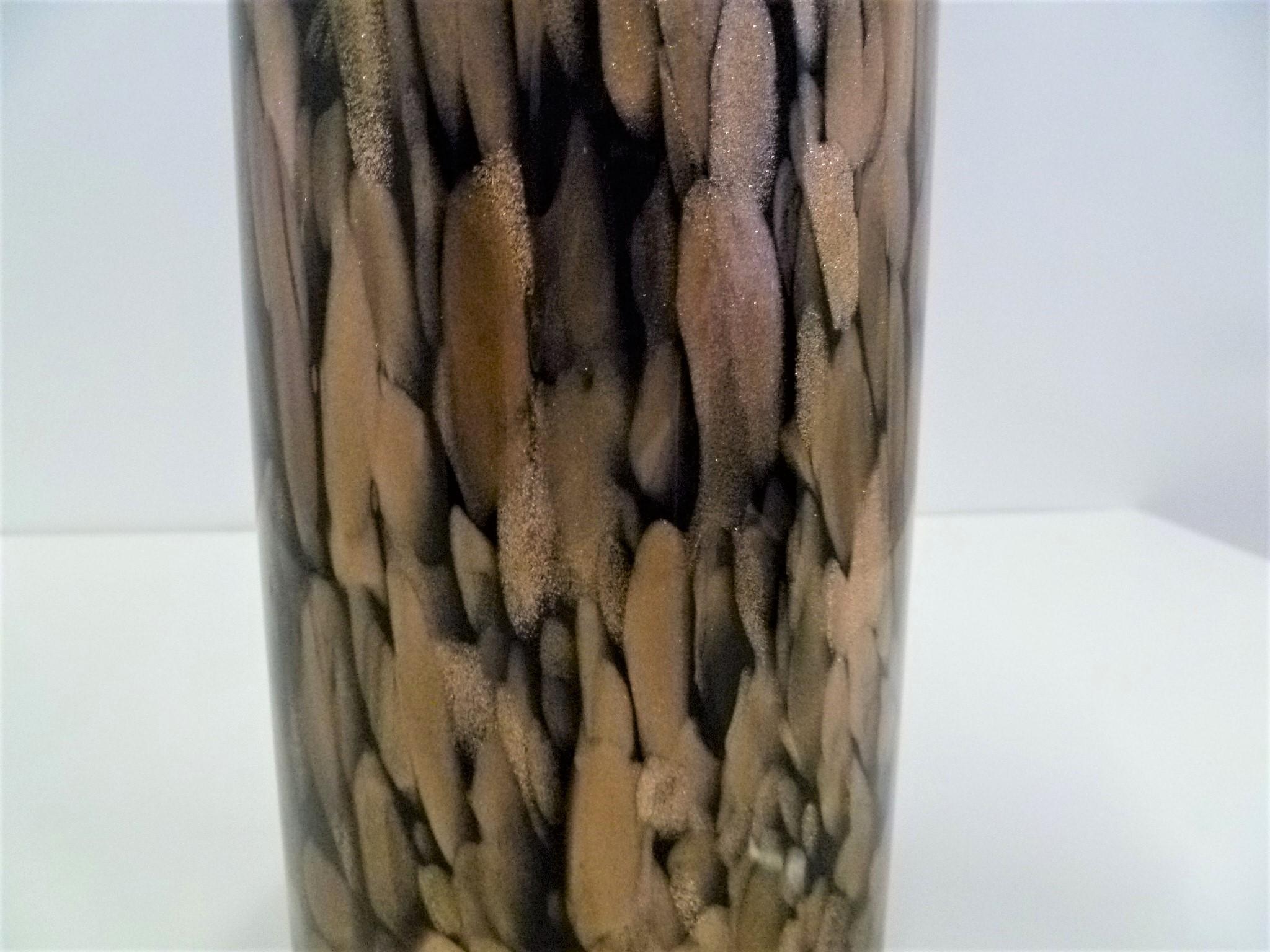 Vase cylindrique moderne en verre de Murano noir Aventurine attribué à V. Nason, 1970 Bon état - En vente à Miami, FL