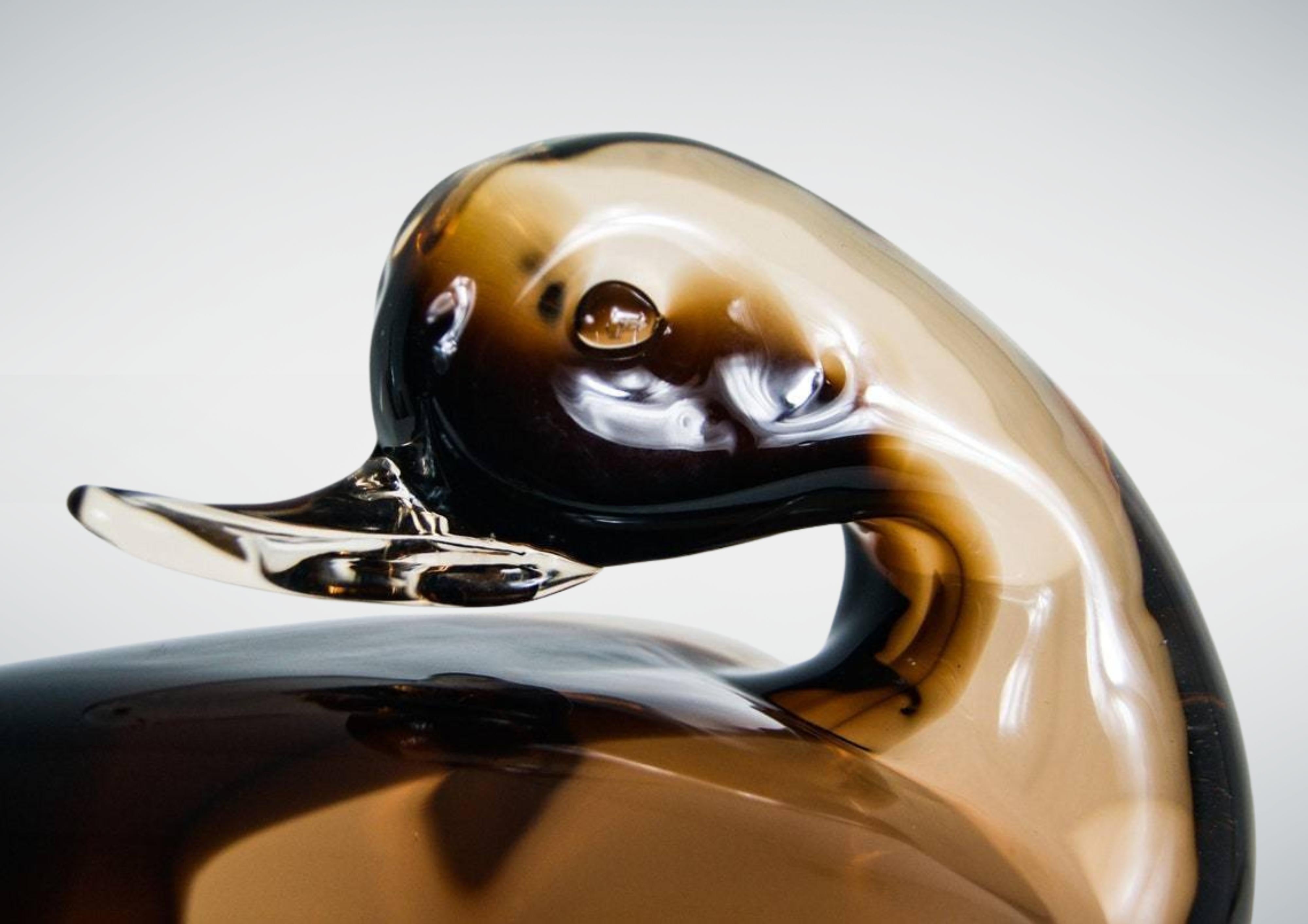 20ième siècle V I.I.C. Murano Glass Sommerso Large Amber Glass Duck Sculpture (Sculpture de canard en verre ambré) en vente