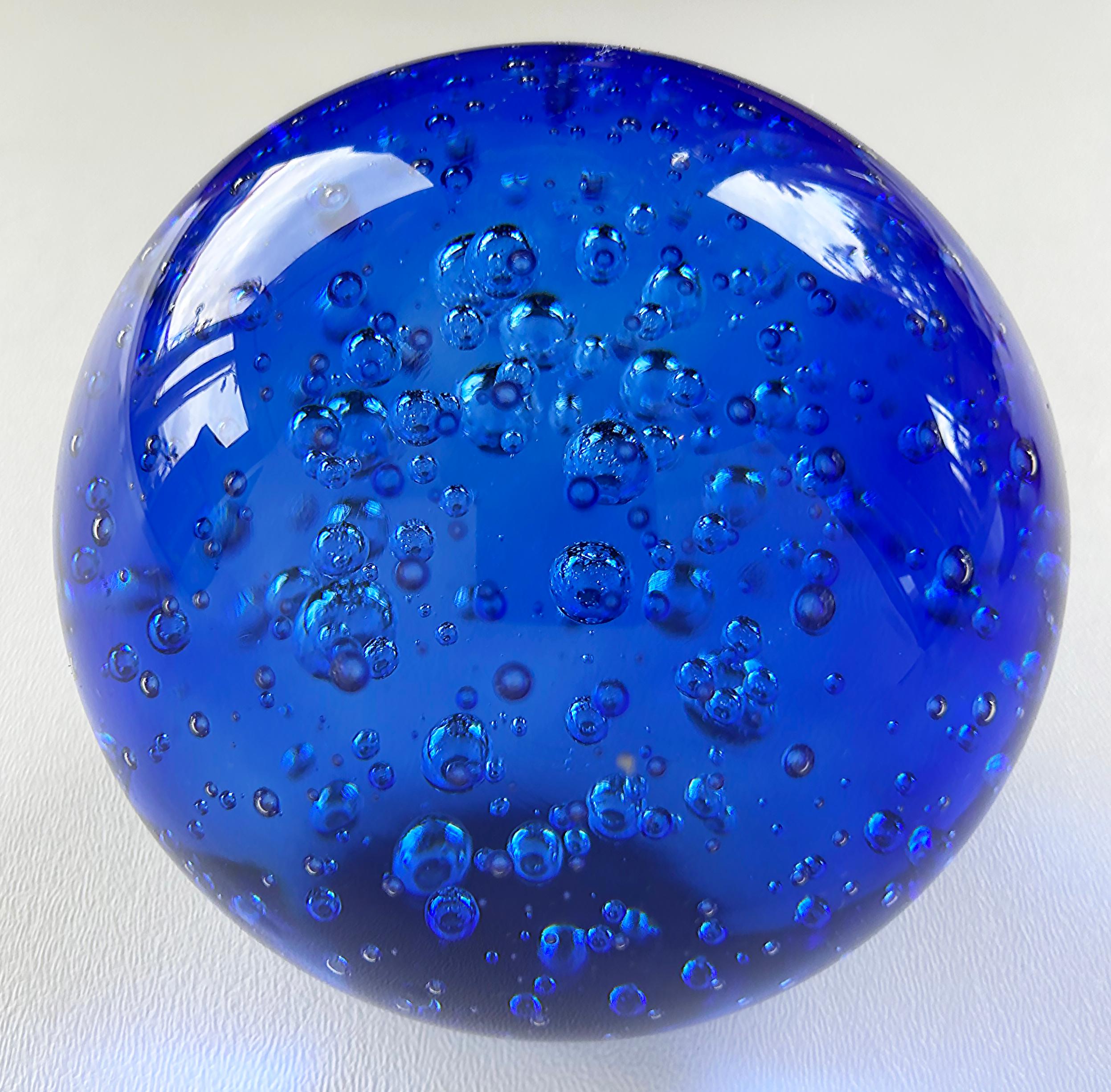 V. Nasson & Co. Bucalante Murano Glass Paperweight, Signed In Good Condition For Sale In Miami, FL