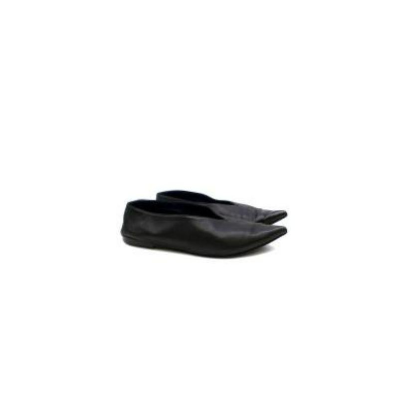 Celine V-Neck Babouche Flats
 
 
 
 - Super soft black lambskin
 
 - Navy satin lining
 
 - Pointed toe
 
 - V-cut
 
 - Original box included
 
 
 
 Condition 9.5/10
 
 
 
 Made in Italy
 
 
 
 PLEASE NOTE, THESE ITEMS ARE PRE-OWNED AND MAY SHOW
