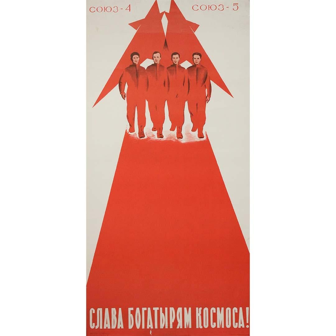 Print V. Sachkov - Affiche soviétique originale de 1969 - Soyouz-4 et Soyouz-5 - Gloire aux héros de l'A Space
