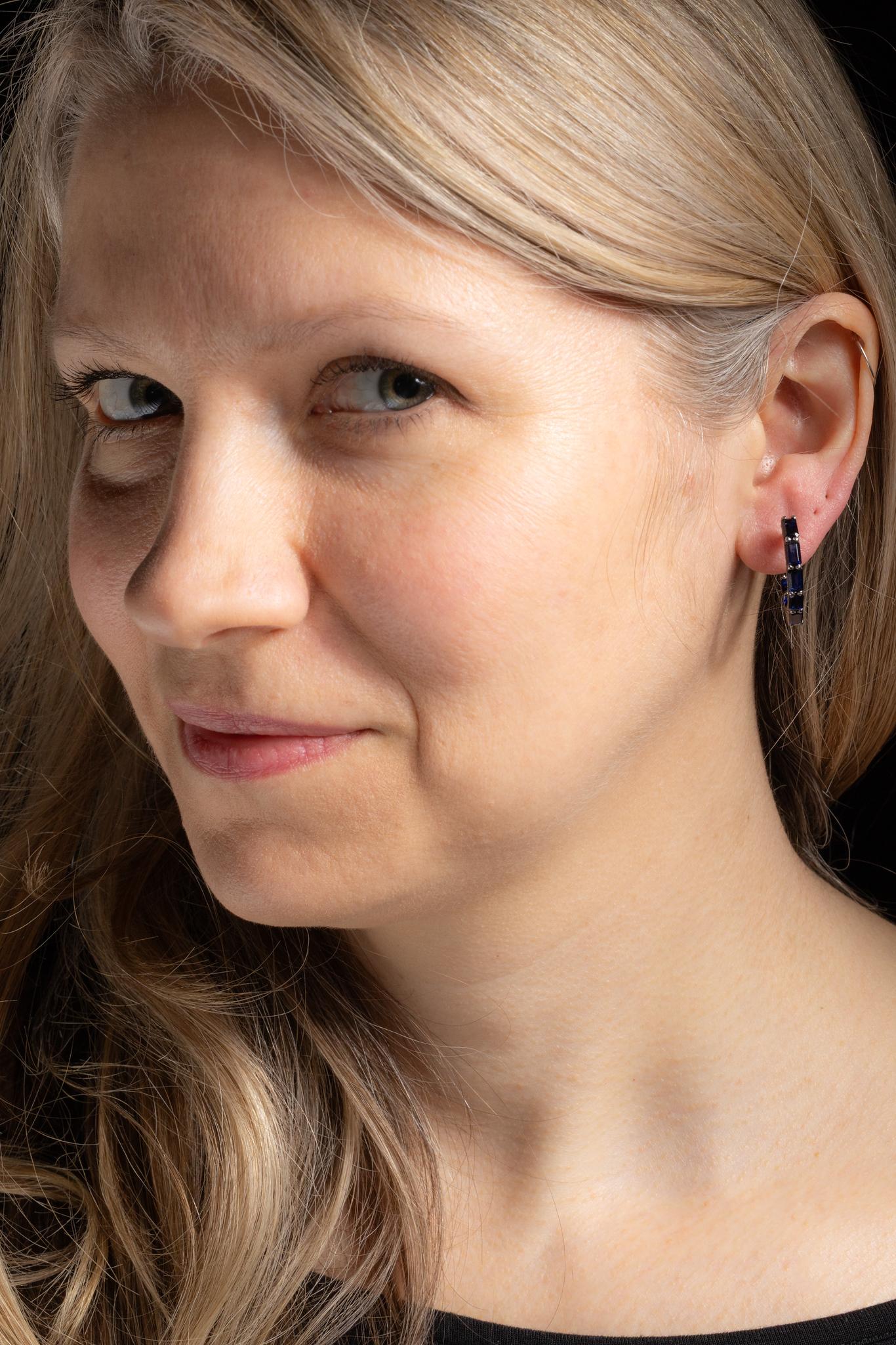 da uomo o donna Cerchi a forma di V con zaffiro blu e diamante all'interno in vendita