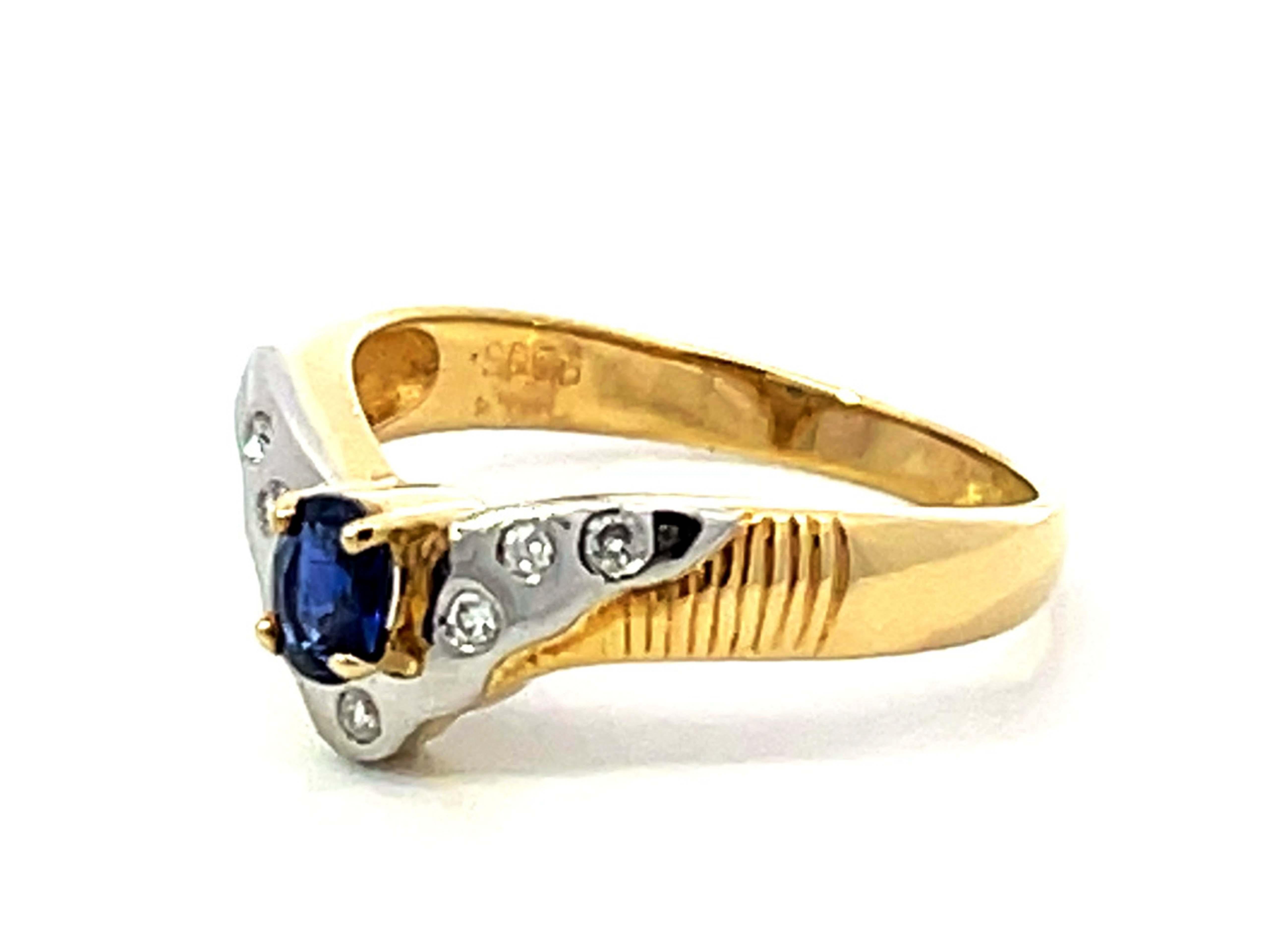 Oval Cut V Shaped Blue Sapphire and Diamond Ring in 18k Yellow Gold and Platinum For Sale