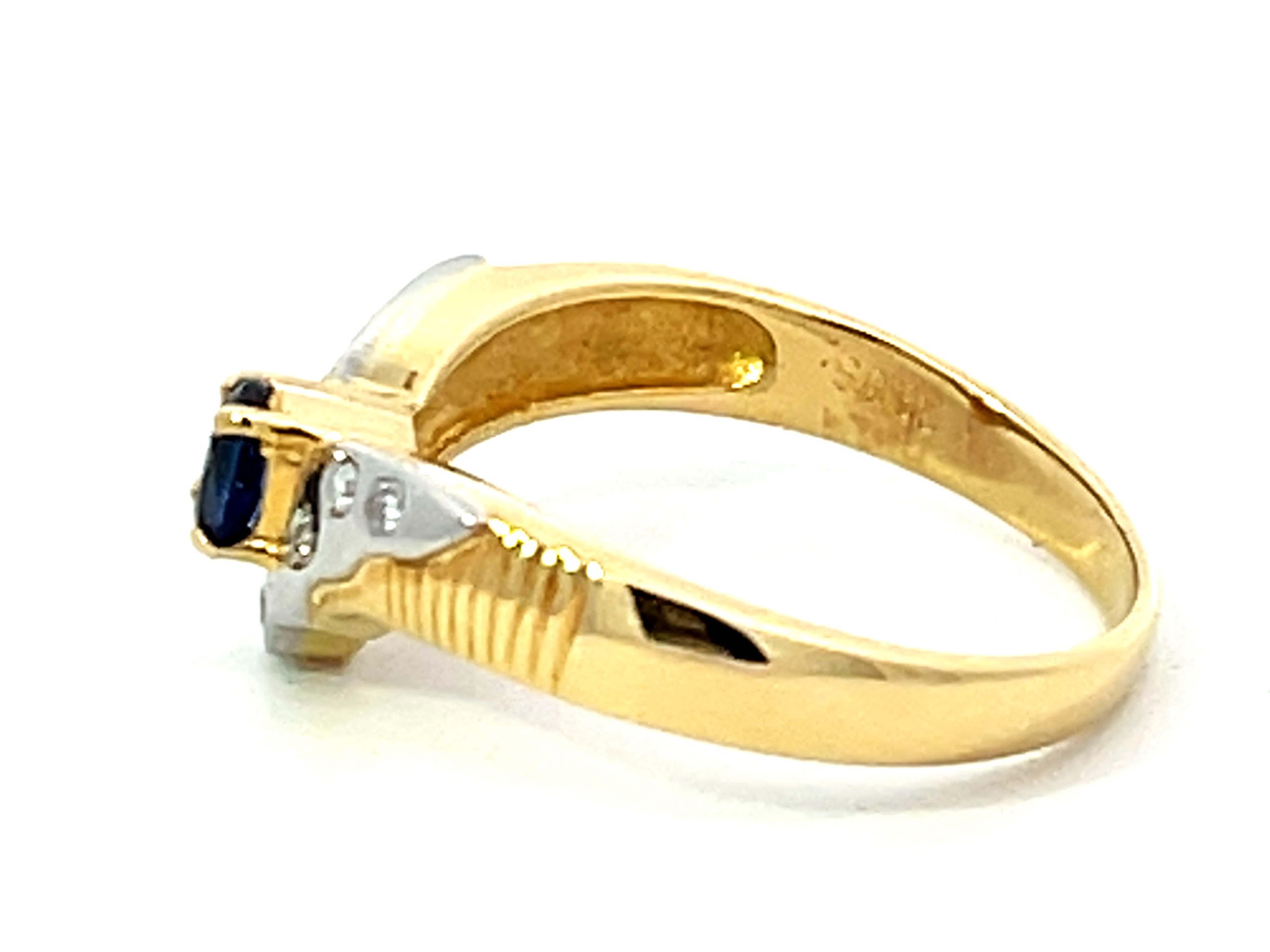 Women's or Men's V Shaped Blue Sapphire and Diamond Ring in 18k Yellow Gold and Platinum For Sale