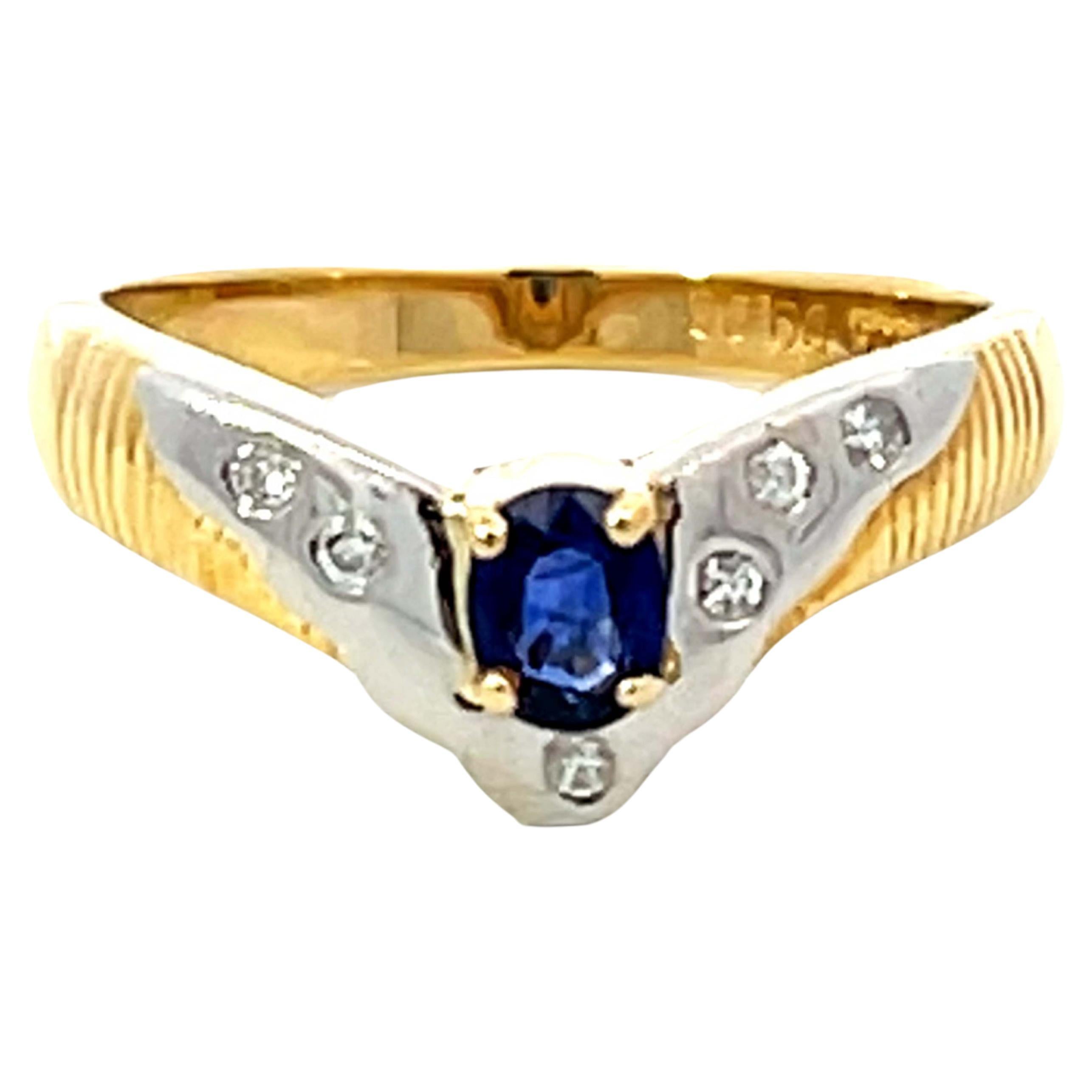 V Shaped Blue Sapphire and Diamond Ring in 18k Yellow Gold and Platinum For Sale