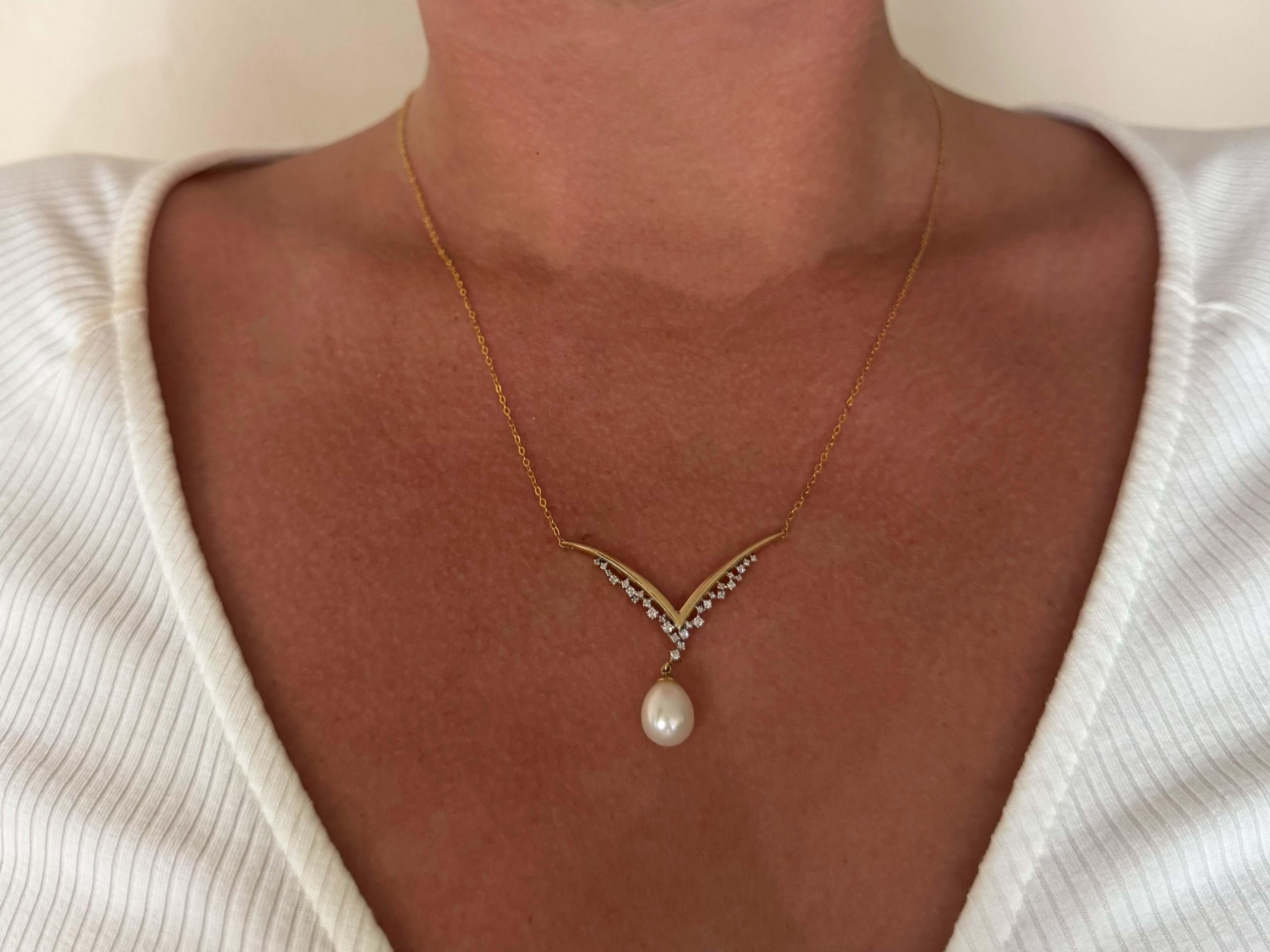 Item Specifications:

Necklace Metal: 14k Yellow Gold

Total Weight: 4.3 Grams

Chain Length: 19