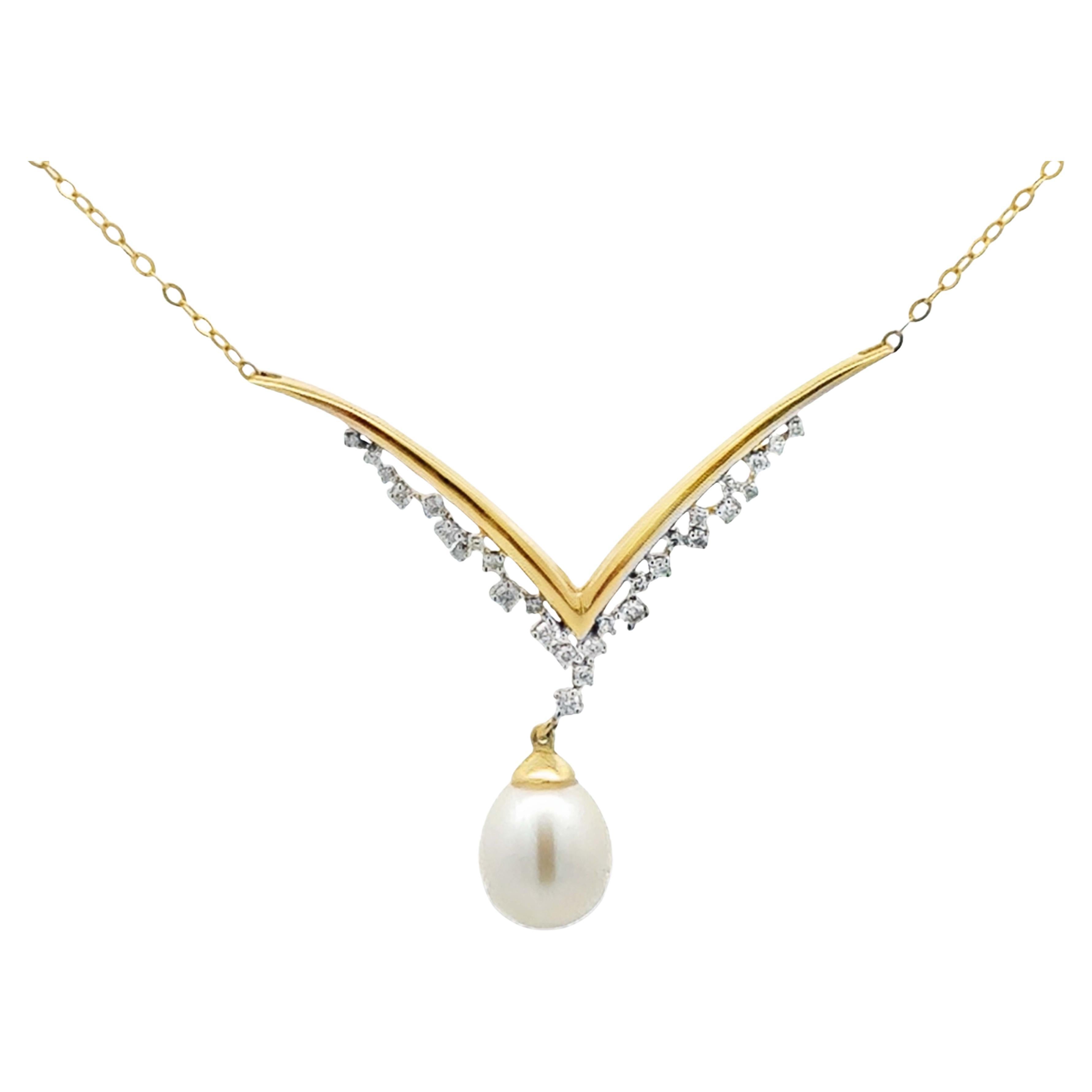 Collar Colgante Gota de Diamantes y Perlas en Forma de V Oro Amarillo 14k