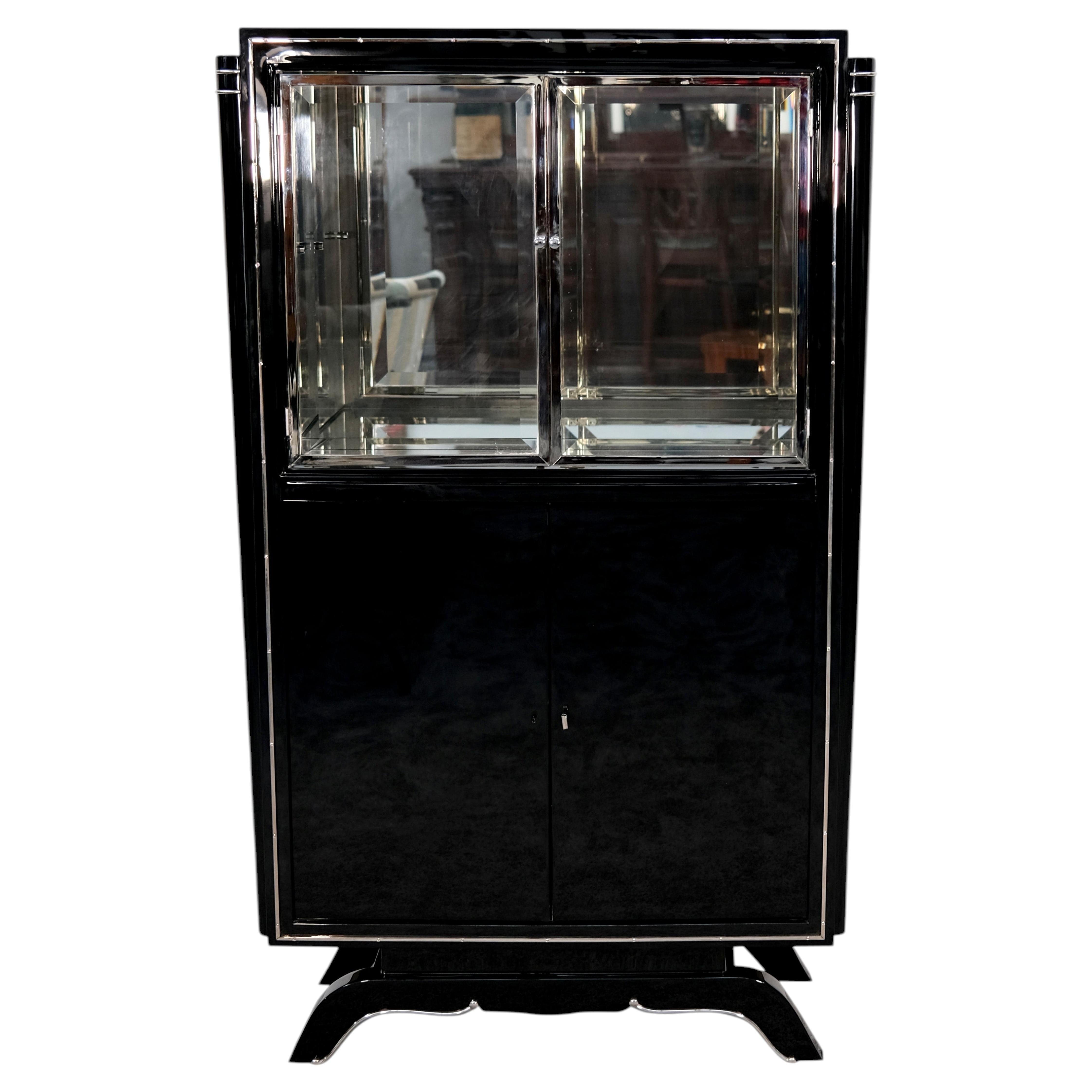 V-Shaped Dry Bar Cabinet in High-Gloss Black Lacquer, Art Deco, France, 1930s For Sale