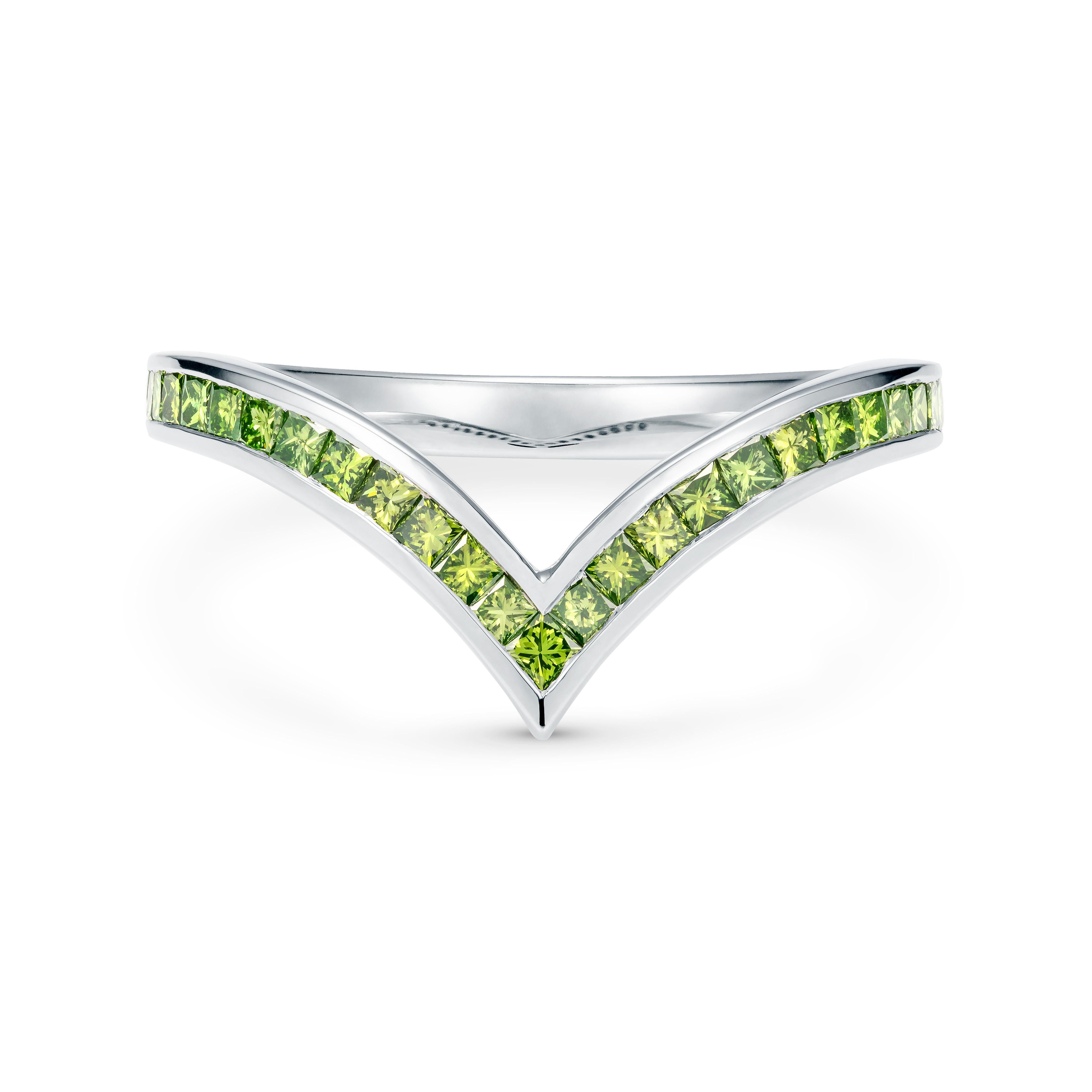 Contemporary Marcel Salloum V Shaped Forest Green Princess Cut Diamond Ring For Sale