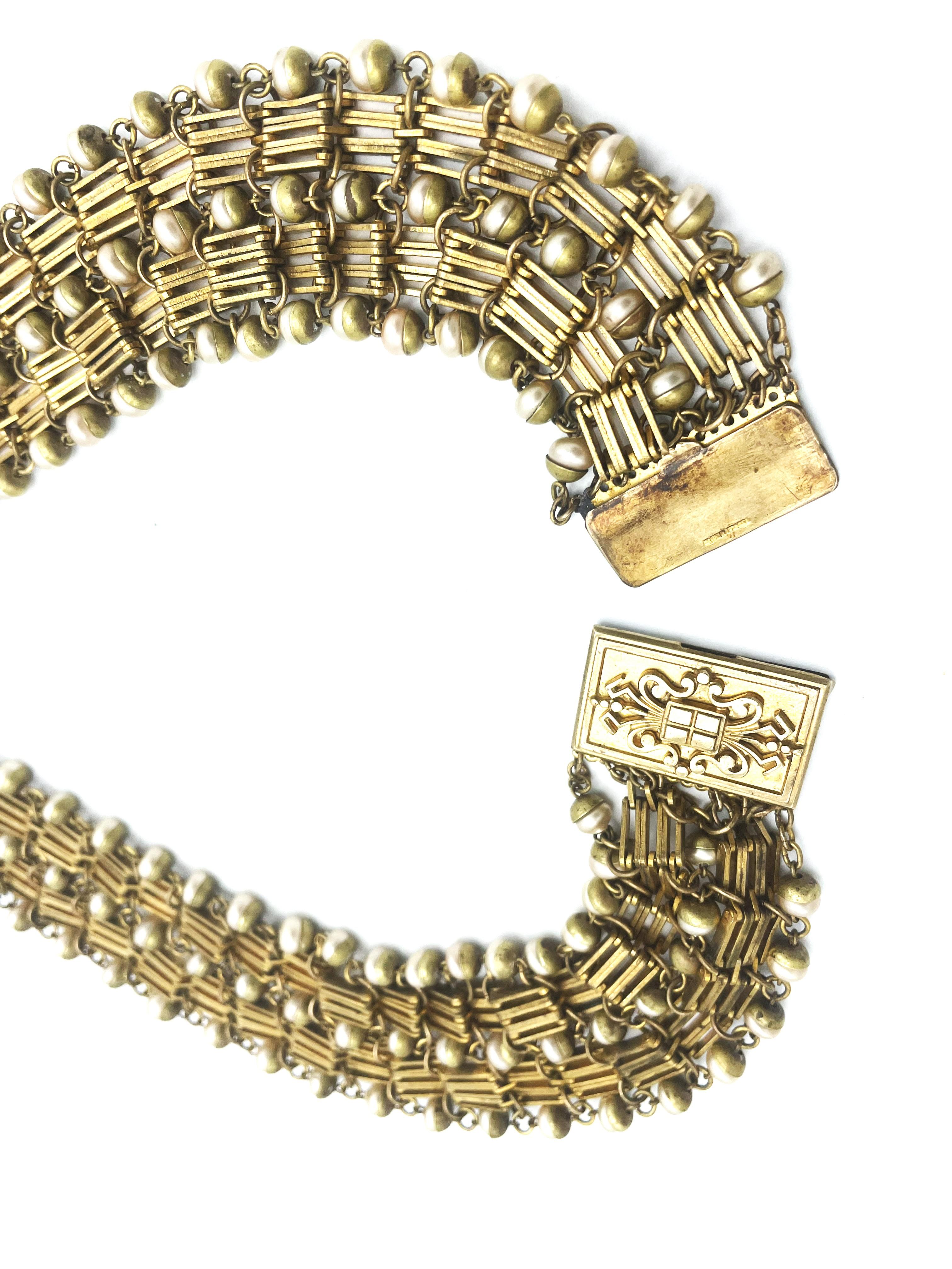  COLLIER V-SHAPED, début des années 1940, plaqué or, perles faites à la main, fabriqué en France  en vente 6