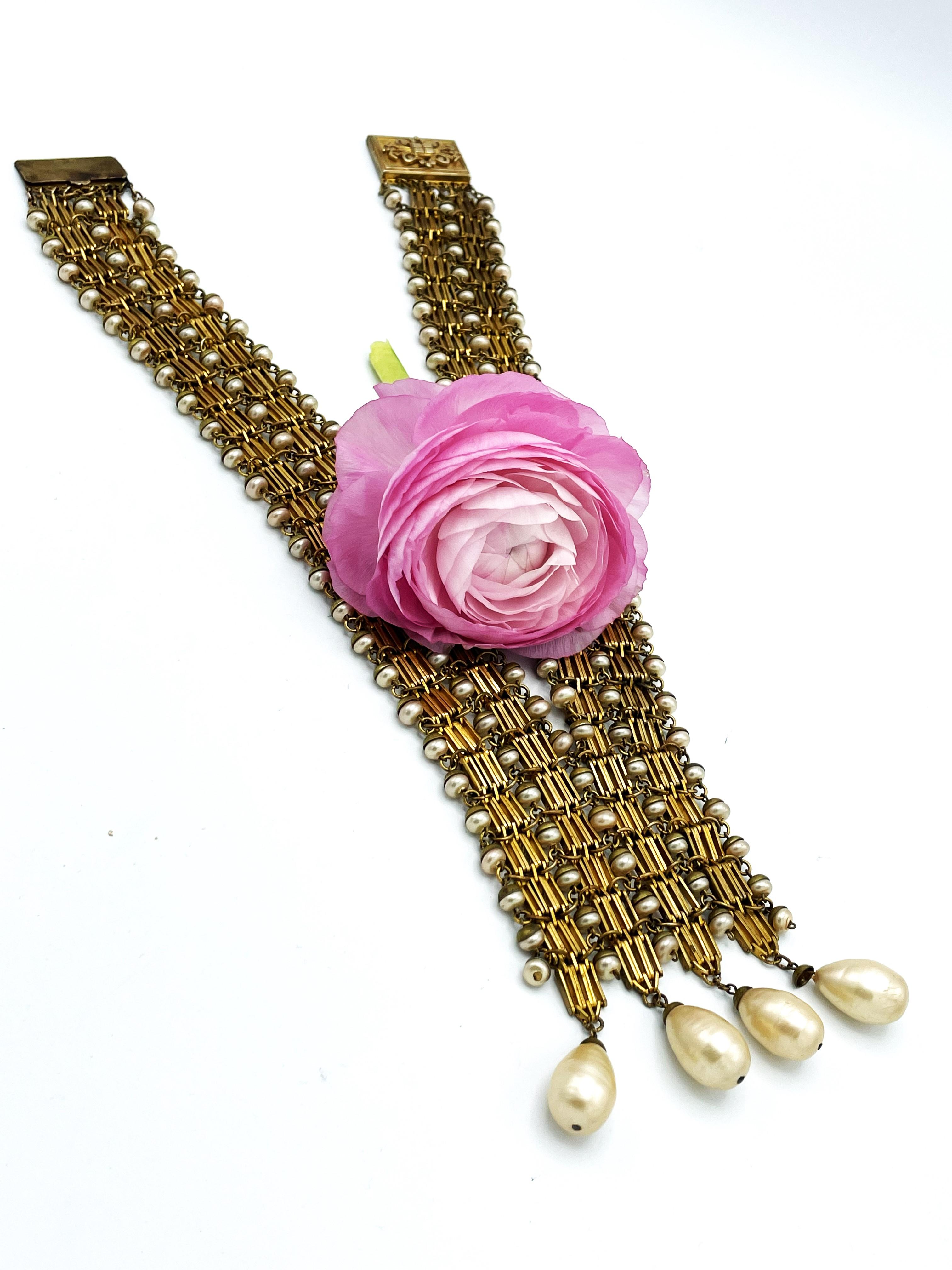  V-SHAPED NECKLACE, early 1940's, gold plated, handmade pearls, Made in France  In Good Condition For Sale In Stuttgart, DE