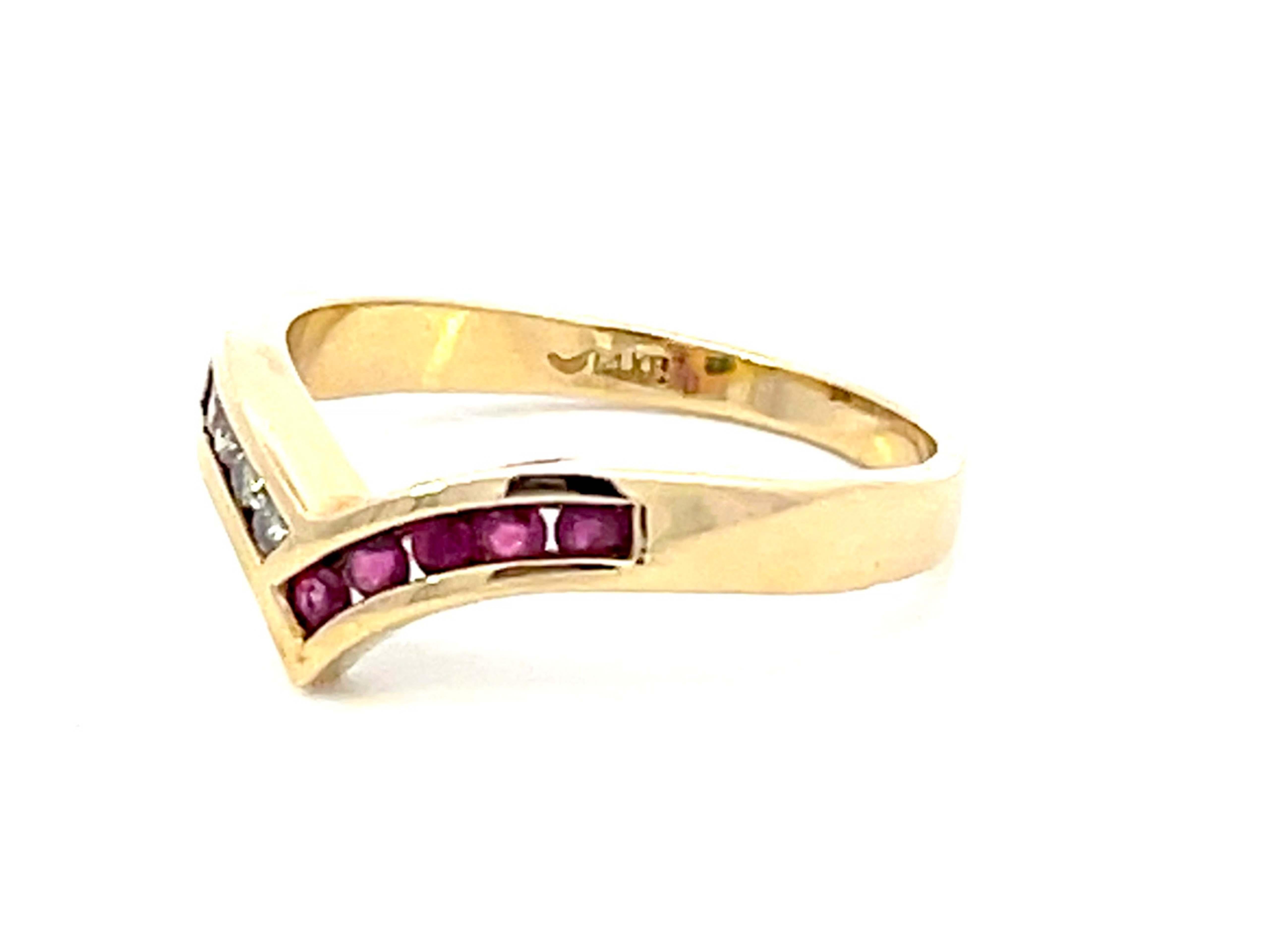 Brilliant Cut V Shaped Ruby Diamond Band Ring in 14k Yellow Gold For Sale