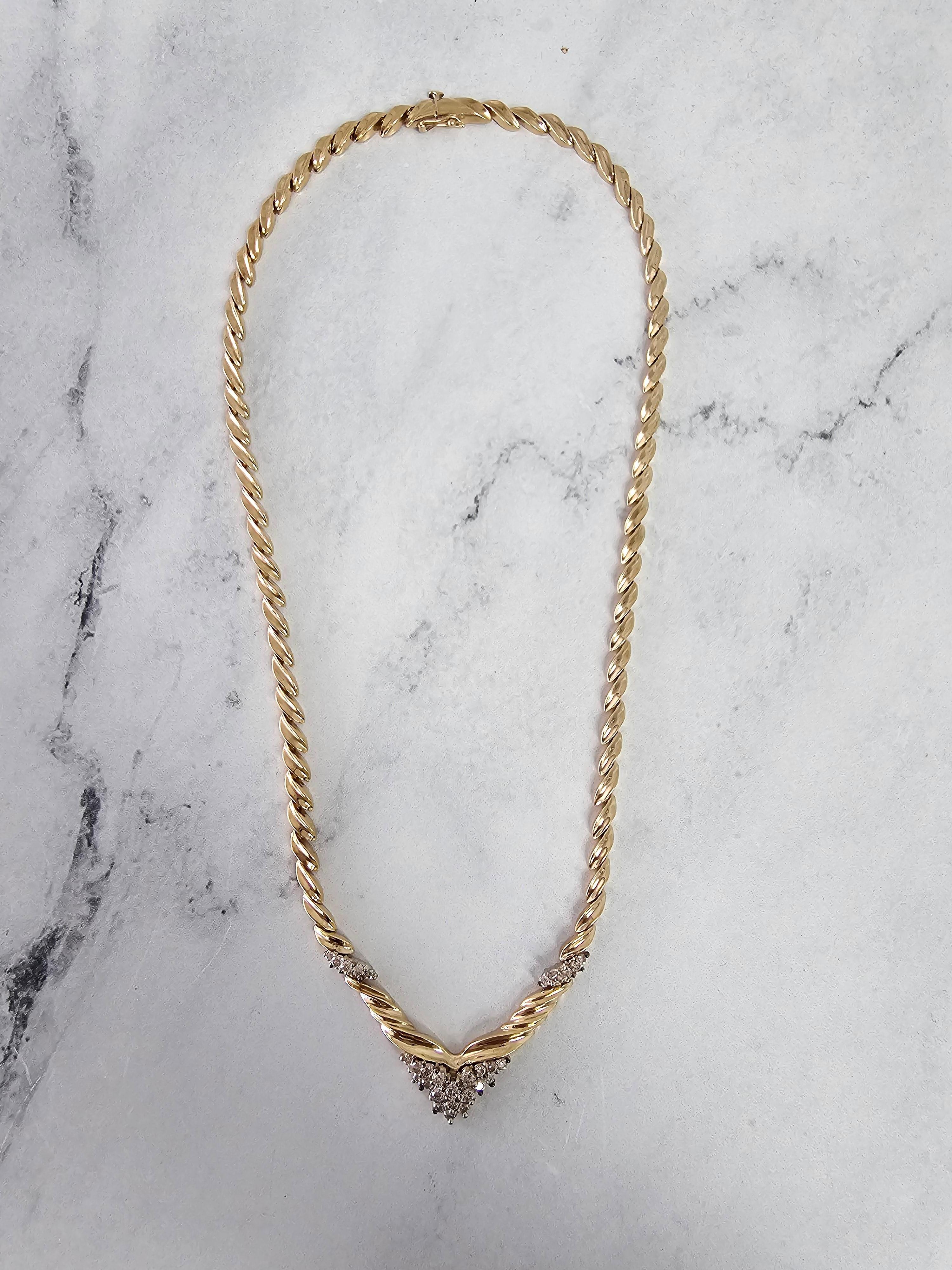 Round Cut 'V' Shaped Two-Toned Diamond Vintage Style Necklace 1.00cttw 14k Yellow Gold For Sale