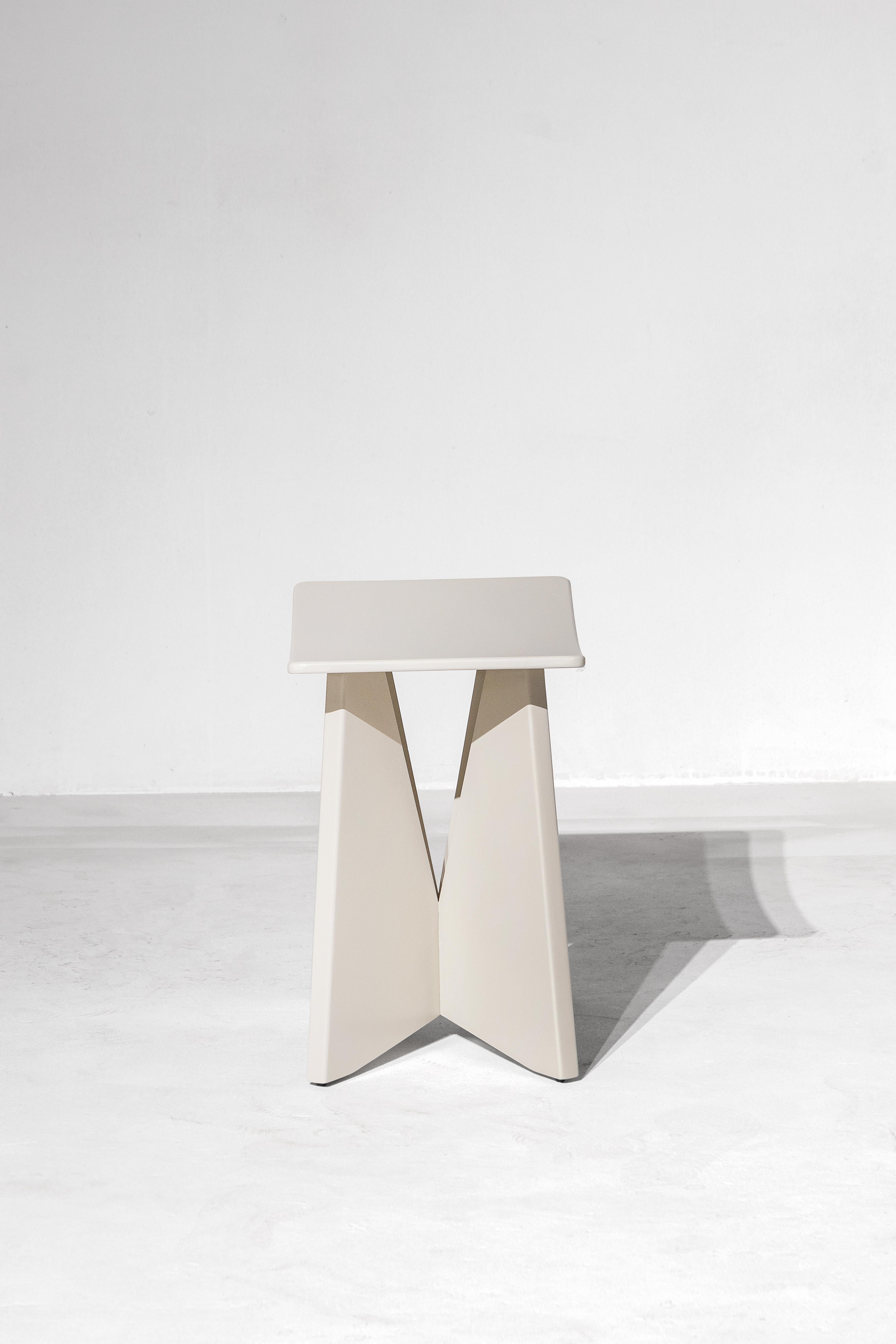 Fatto a mano V, Stone Sgabello in legno a forma di scimmia di colore bianco in vendita