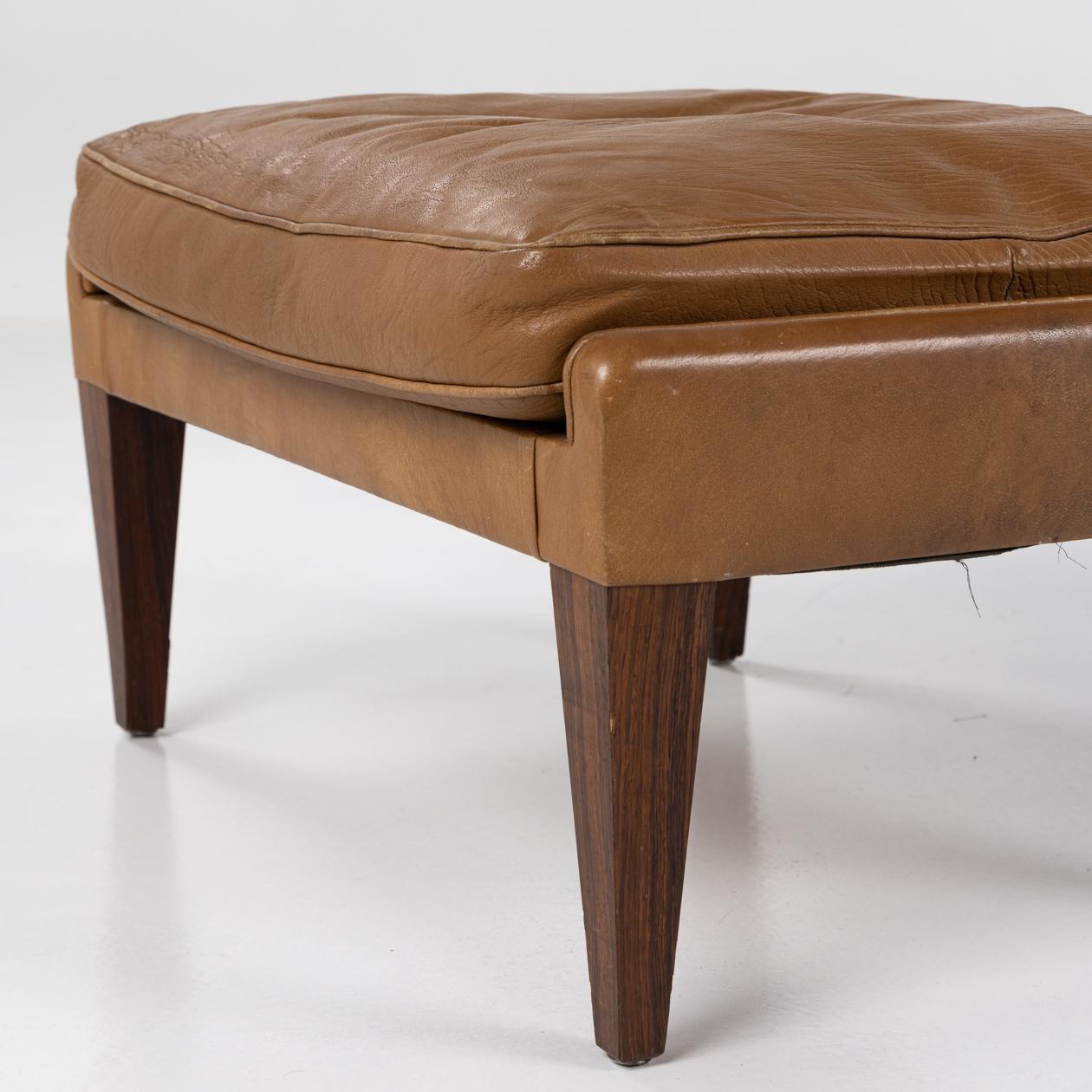V11 - Loungesessel mit Hocker aus Büffelleder von Illum Wikkelsø im Angebot 3